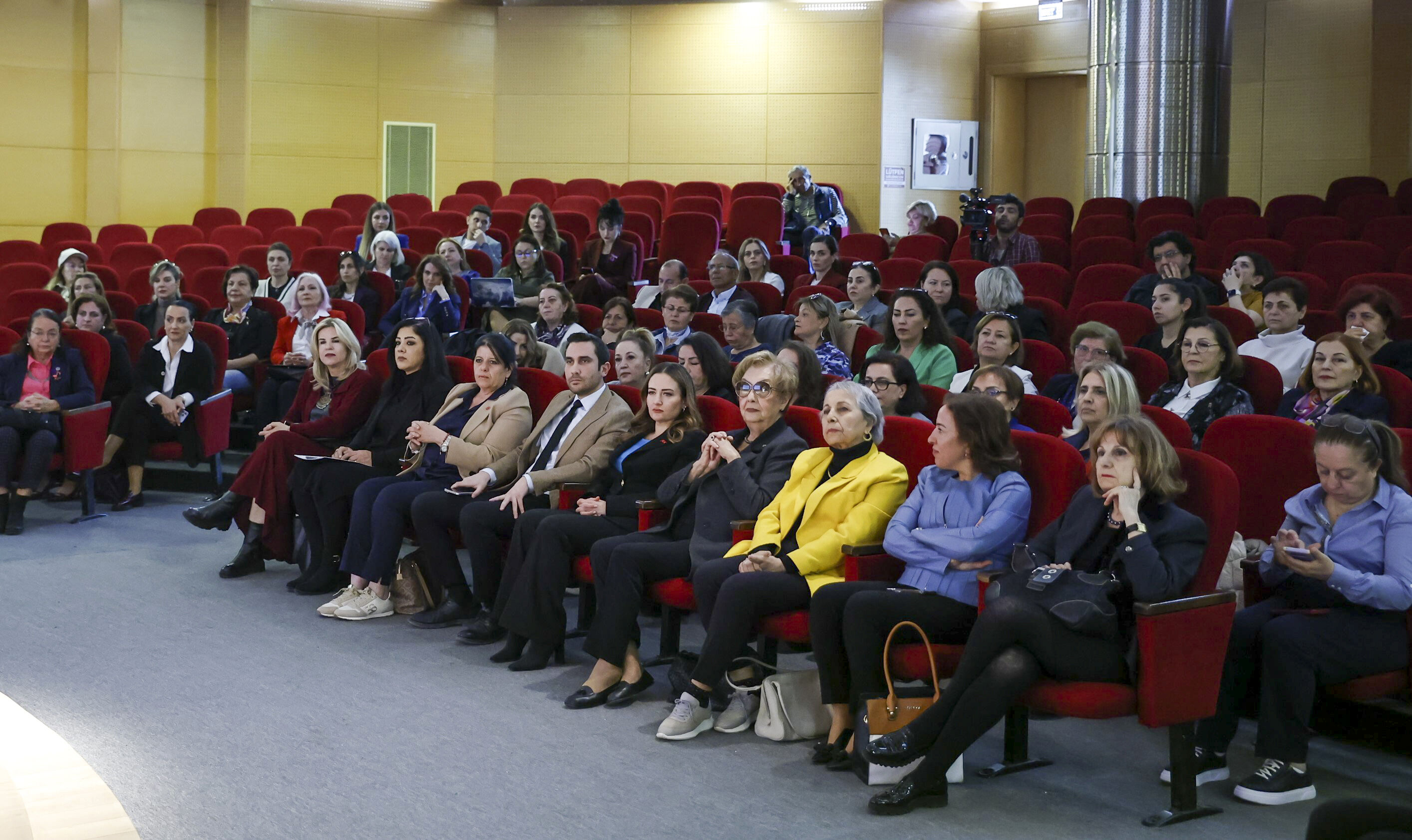 K A D I N M U H T A R L A R L A E S I T L I K C I U Y G U L A M A L A R 1208742 359455