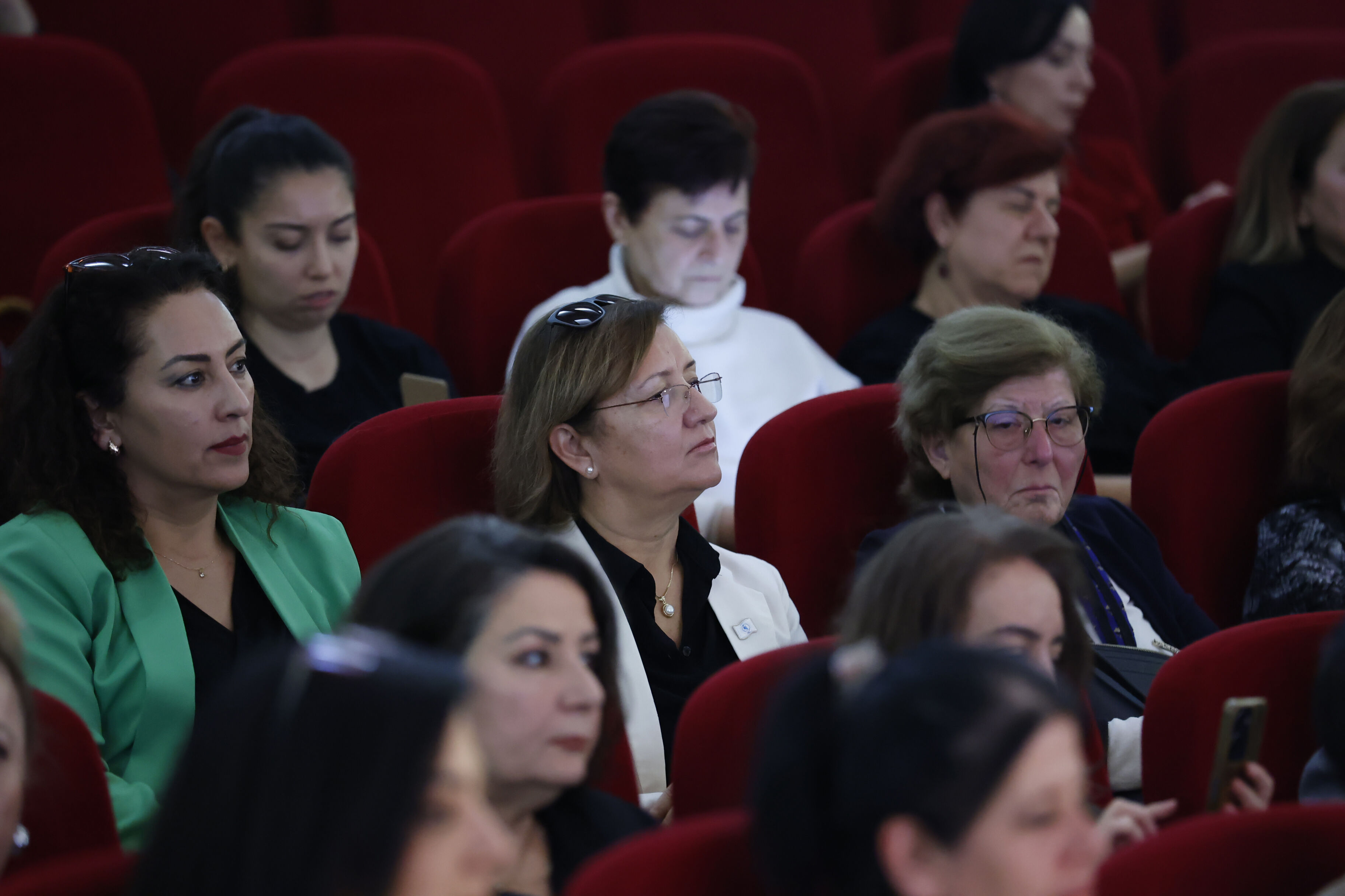 K A D I N M U H T A R L A R L A E S I T L I K C I U Y G U L A M A L A R 1208745 359455