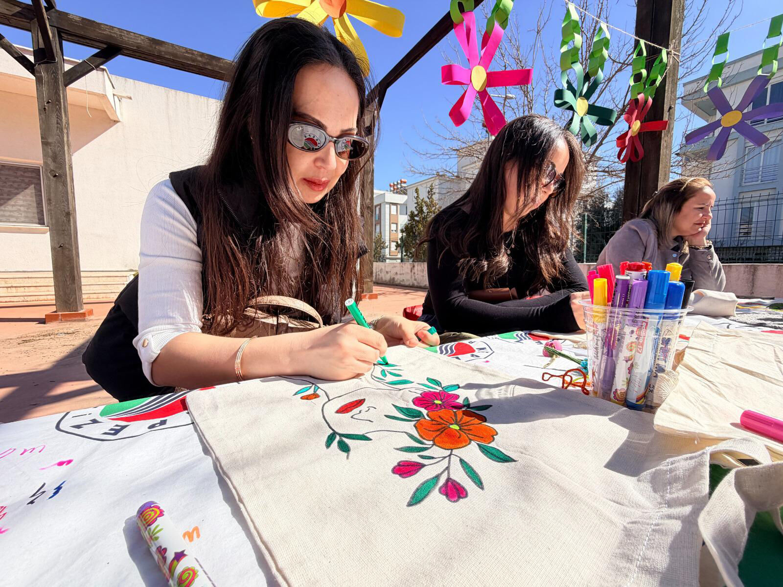 K E P E Z D E N K A D I N L A R G U N U N E O Z E L E T K I N L I K 1198721 356474