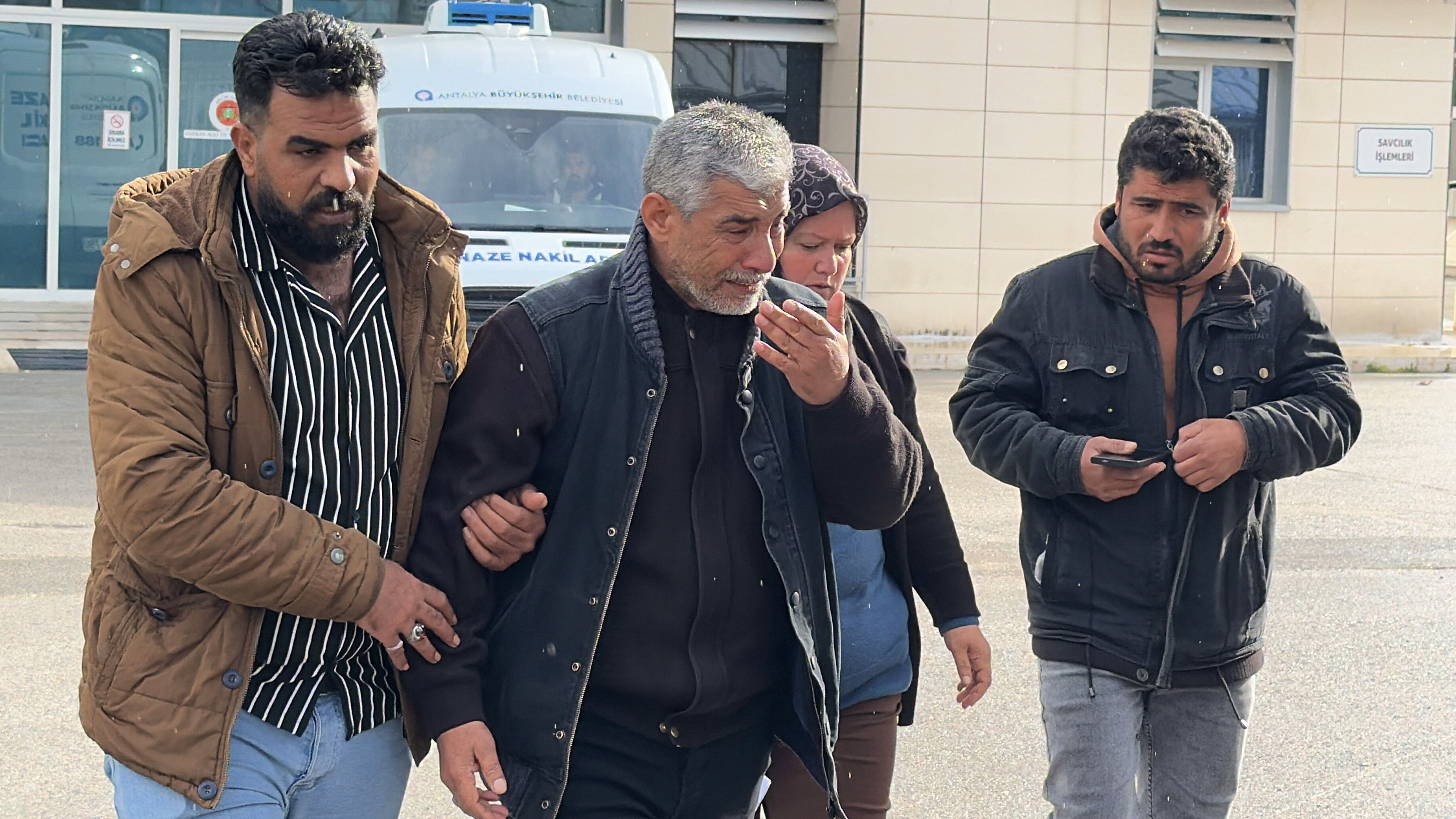 K O N T E Y N E R D E K I Y A N G I N D A O L E N A N N E I L E 5 C 1225843 364511