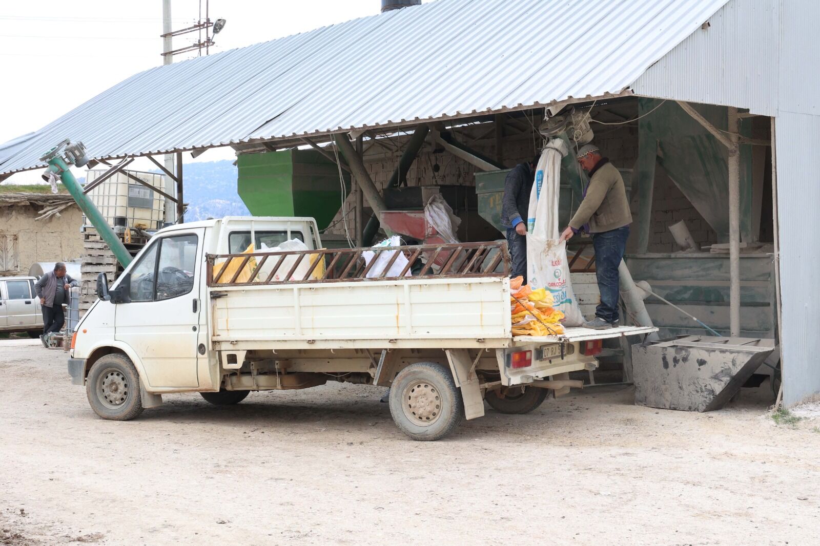 K O R K U T E L I D E H A Y V A N C I L A R K E N D I Y E M I N I U R 1212155 360456