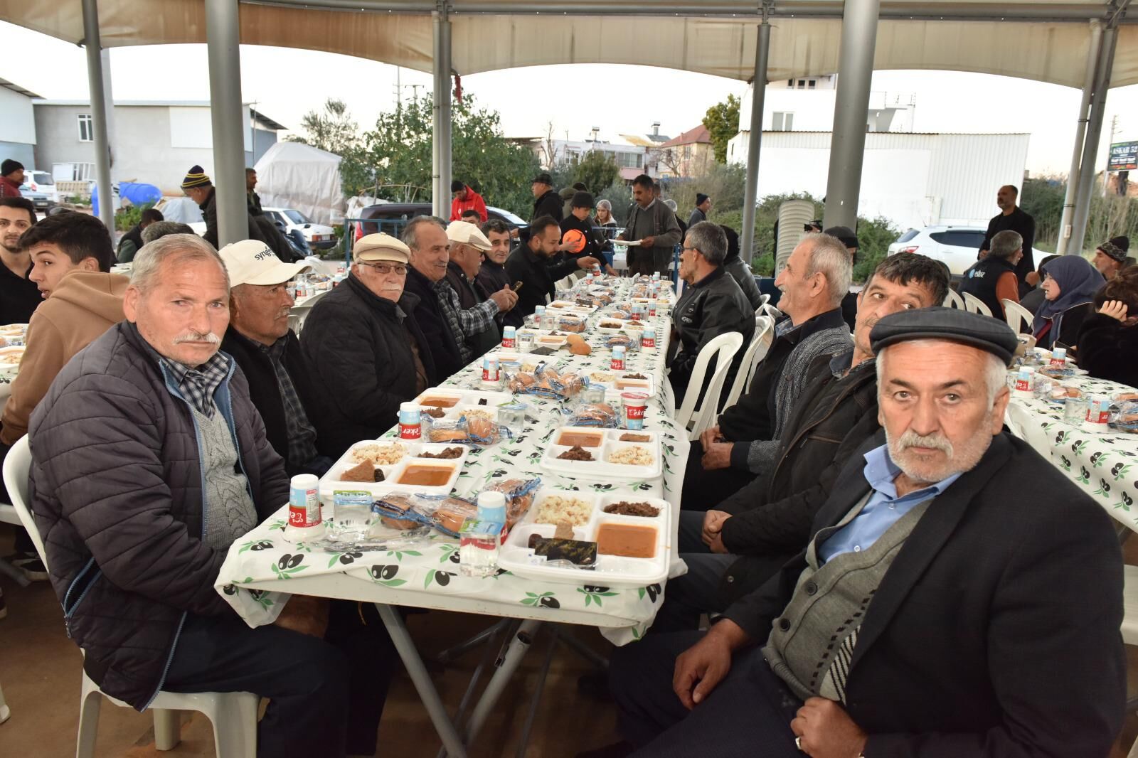 Kepezin Iftar Sofralari Baskoy Ve Gazilere Kuruldu 12