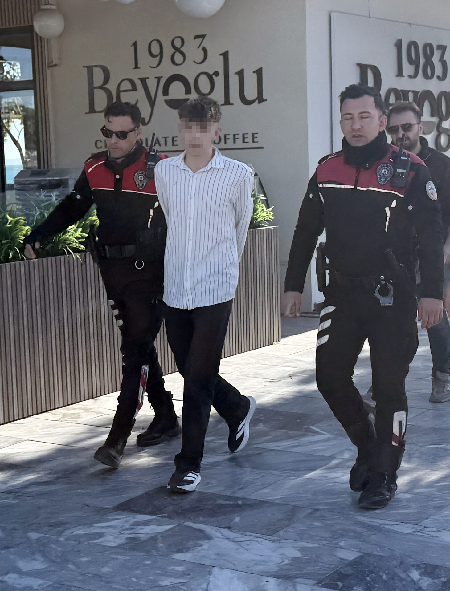 S E L A M L A R I N I A L M A D I G I G E R E K C E S I Y L E B A C A G I 1193307 354699