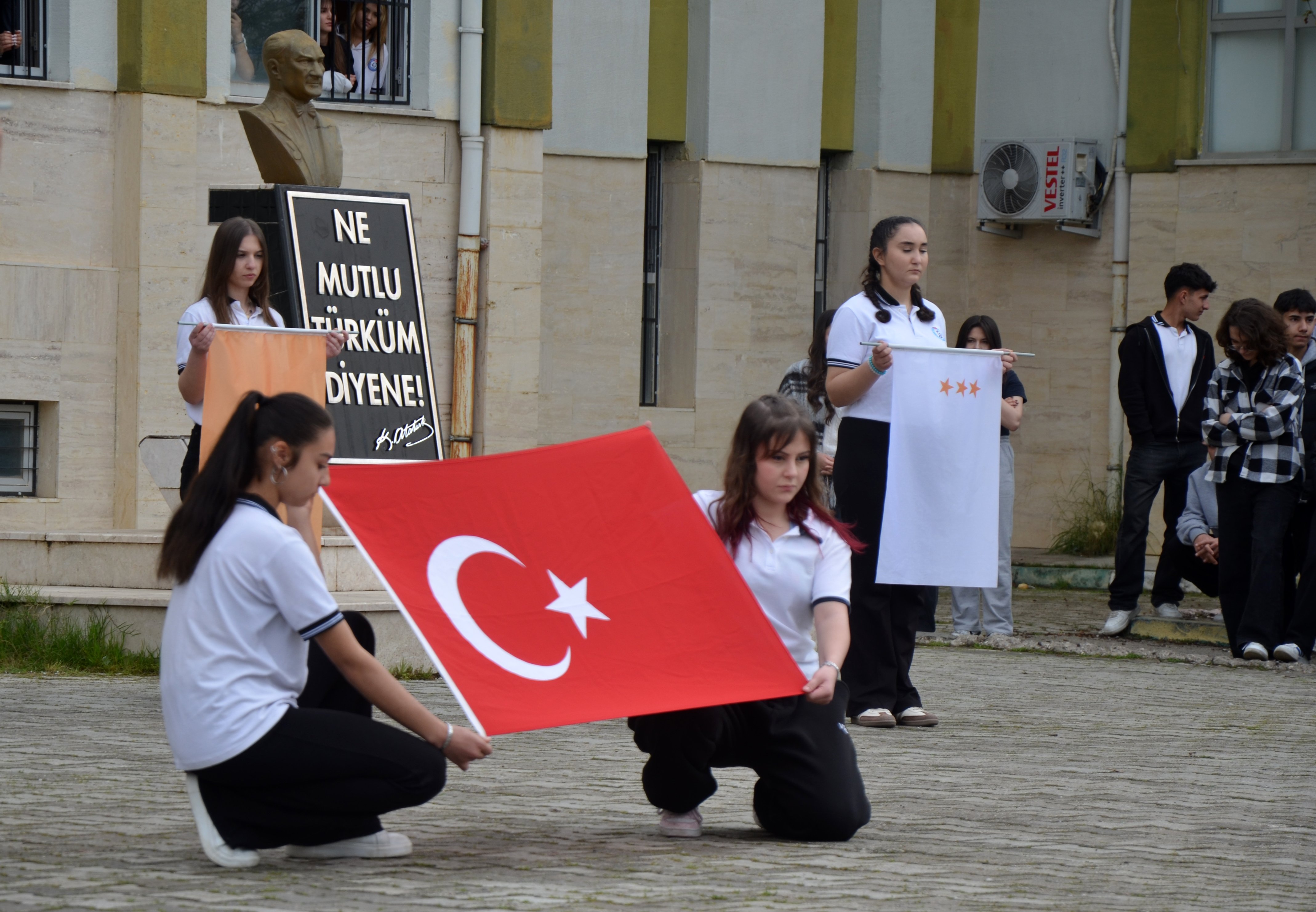 S E R I K T E N E V R U Z K U T L A N D I 1228453 365397