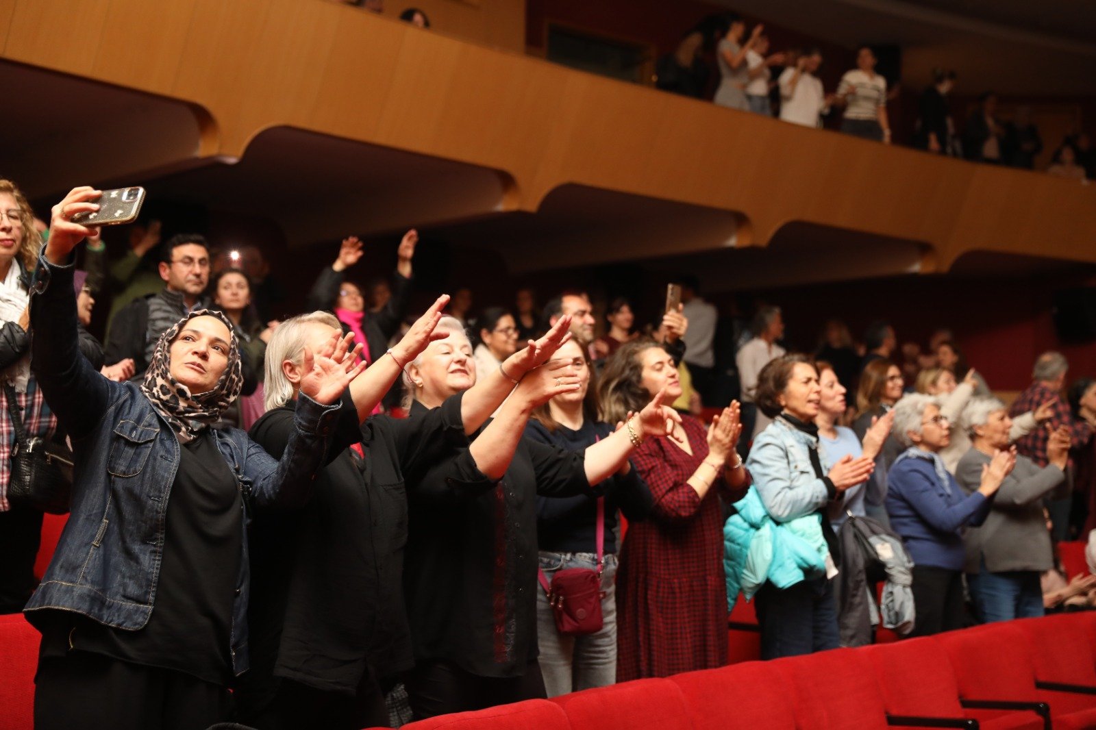 S E Z E N A K S U S A R K I L A R I K O N S E R I B U Y U K B E G E N 1235922 367542