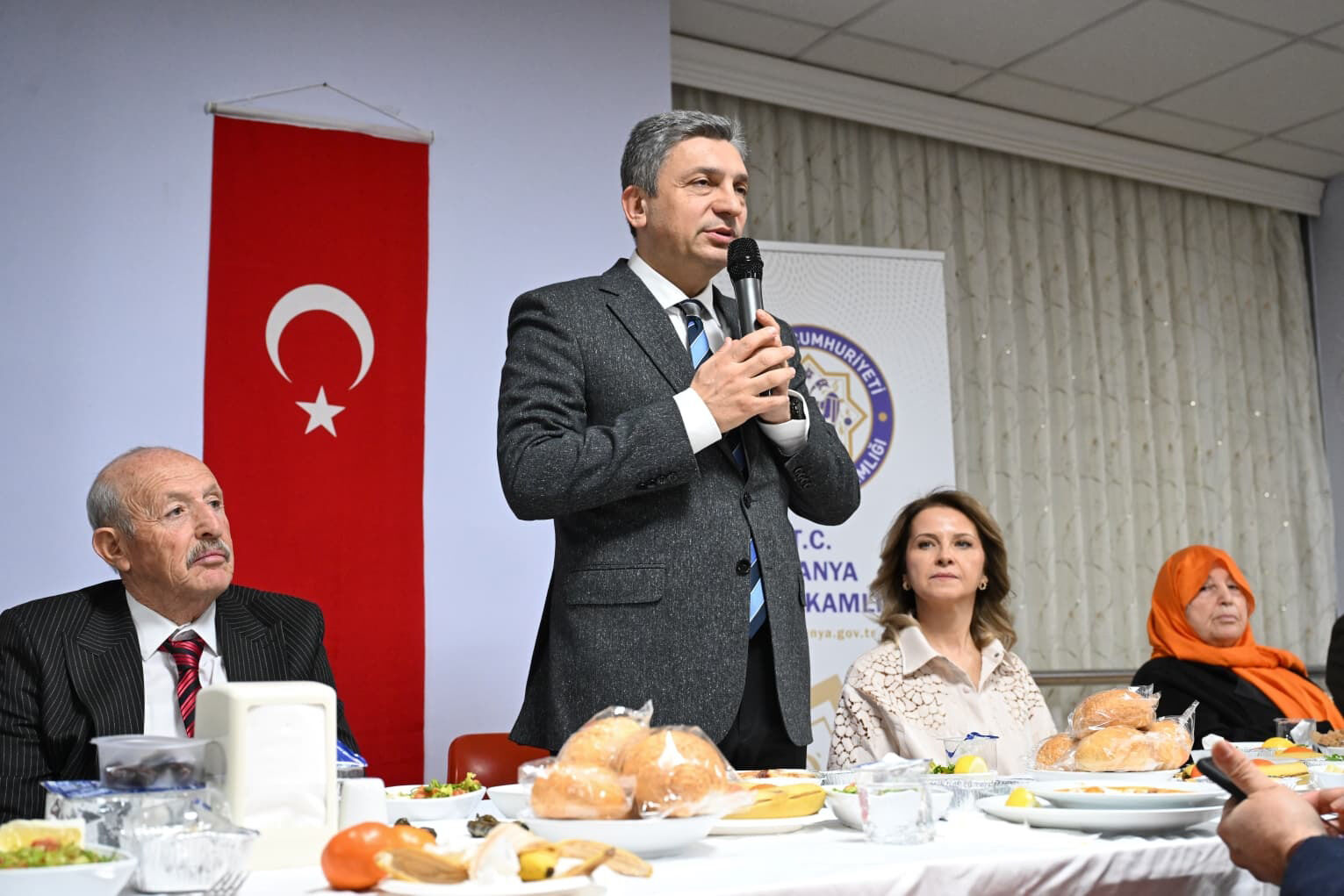 V A L I S A H I N A L A N Y A H U Z U R E V I S A K I N L E R I Y L E 1203322 357777