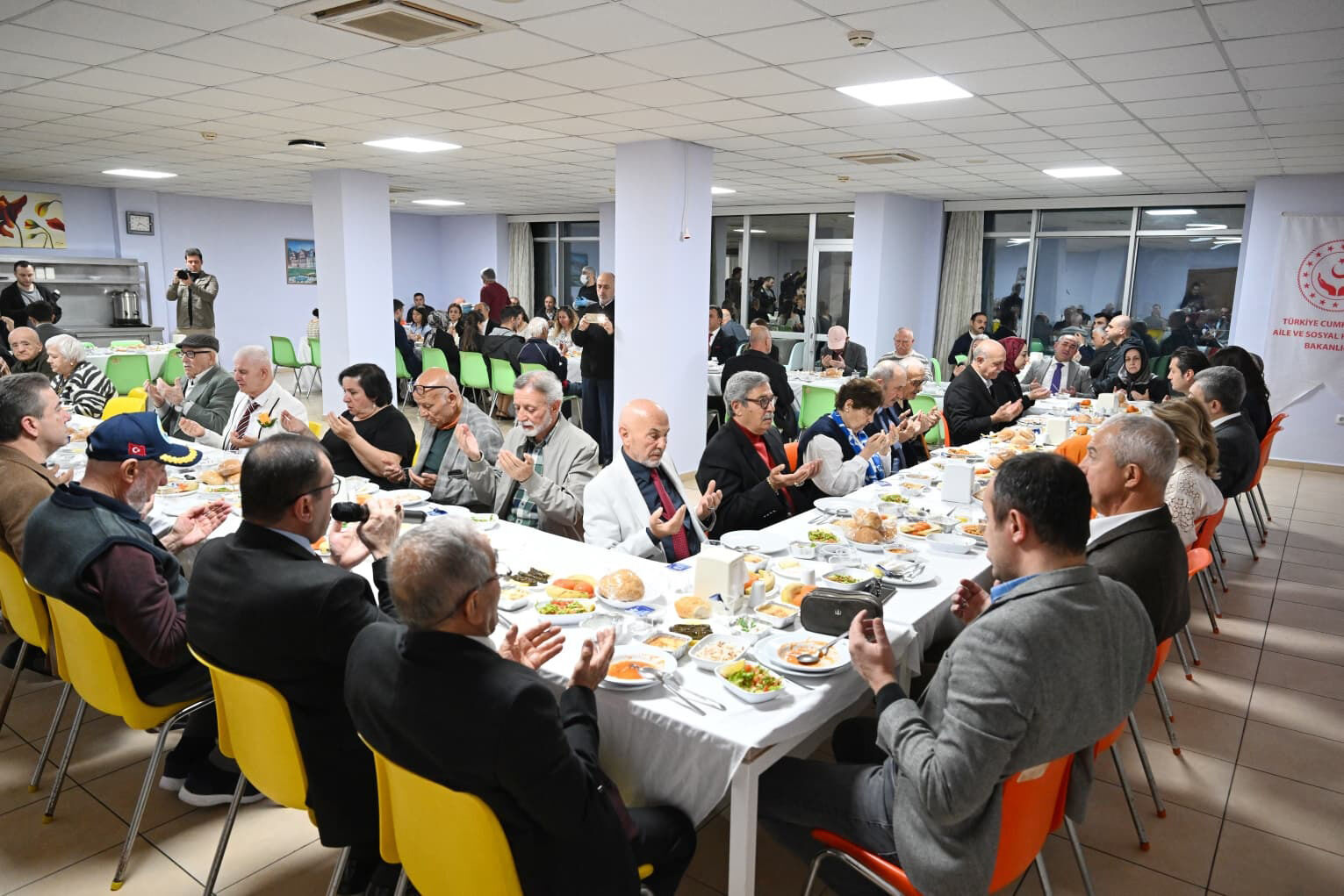 V A L I S A H I N A L A N Y A H U Z U R E V I S A K I N L E R I Y L E 1203323 357777