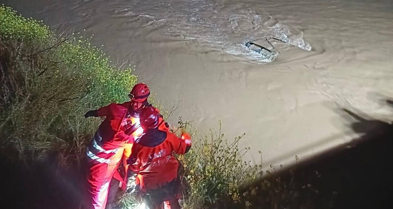 Araç dereye uçtu