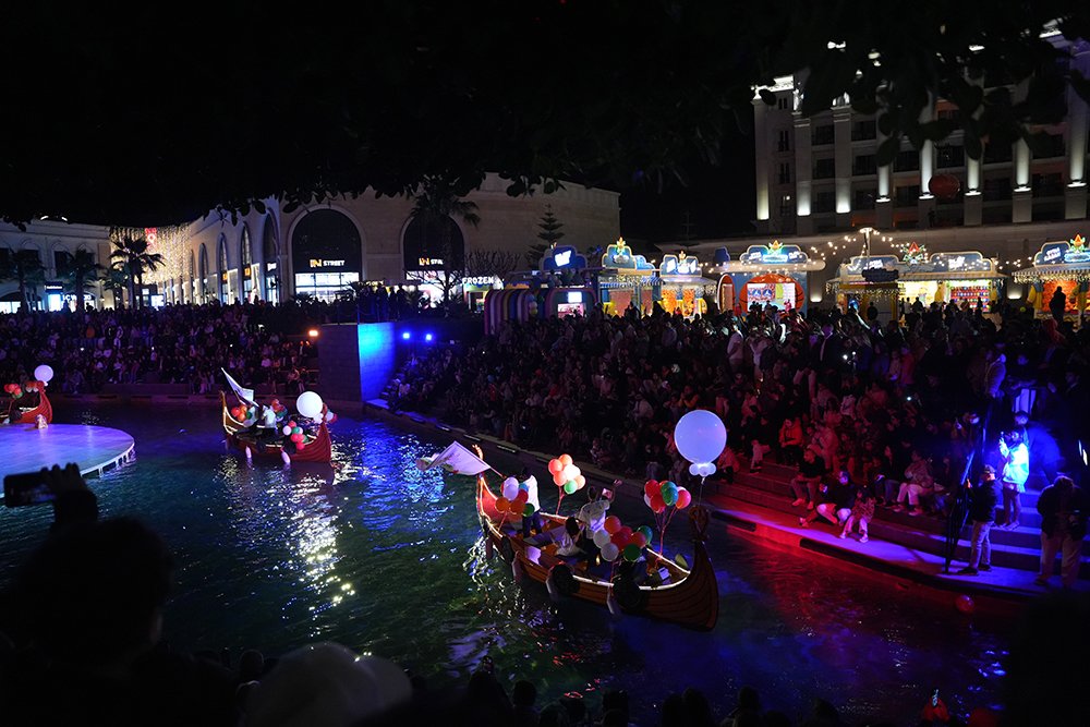 1000 D R O N I L E T U R K B A Y R A G I O L U S T U R U L D U 1277516 380181