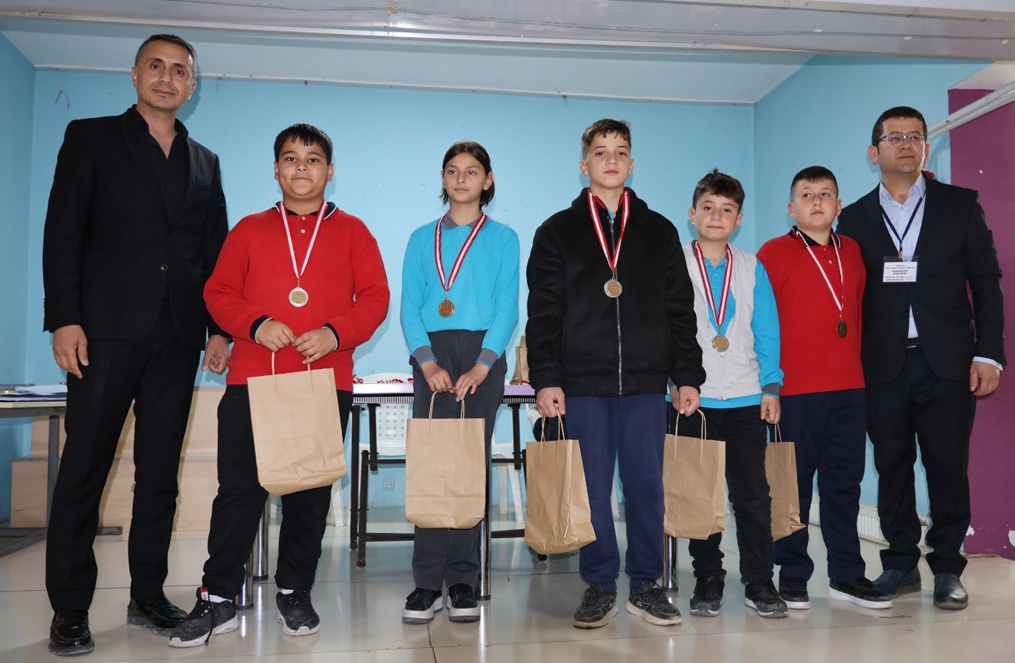 A K I L V E Z E K A O Y U N L A R I T U R N U V A S I T A M A M L A N 1248885 371573