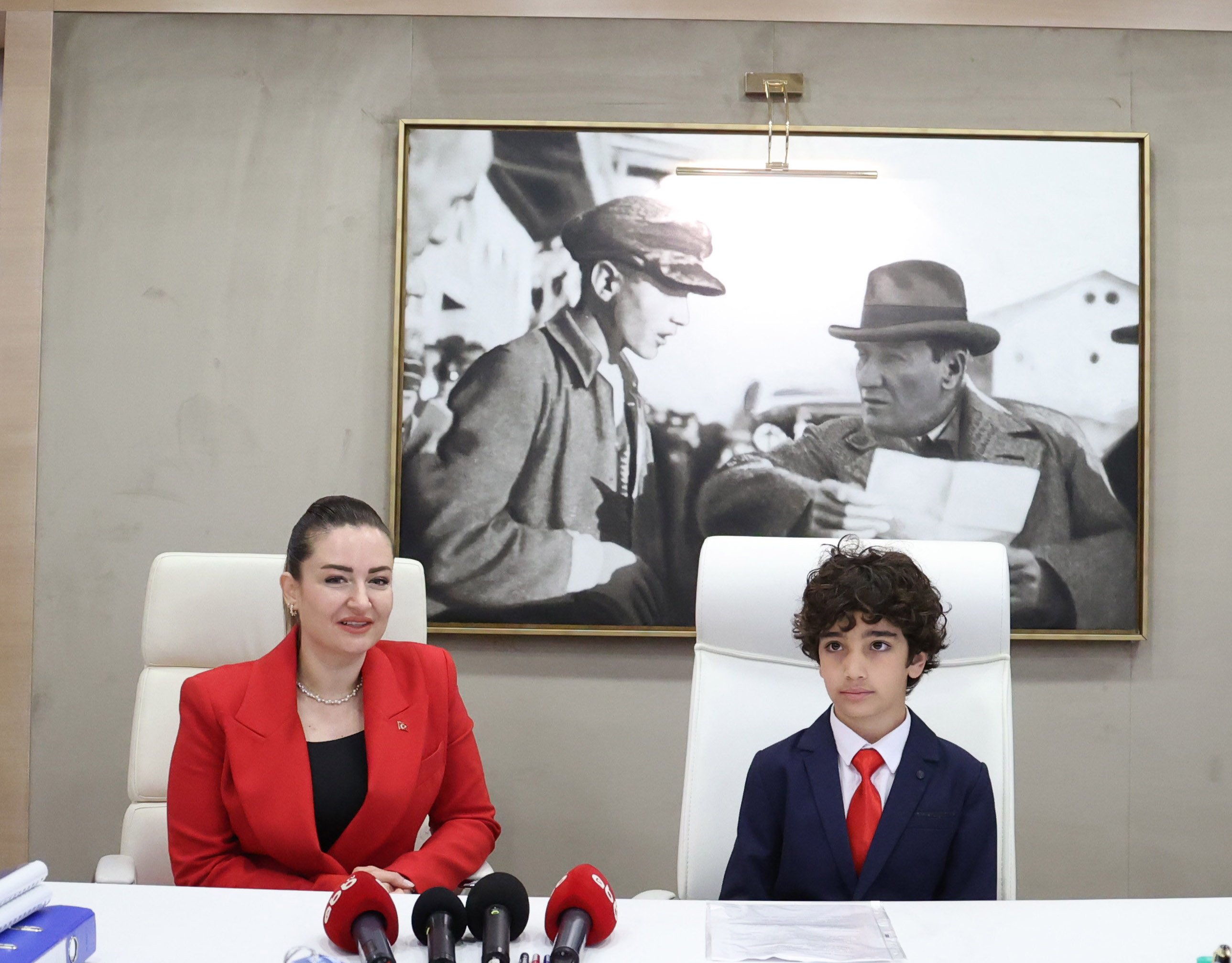 Başkan Vekili Özdemir, koltuğunu  devretti