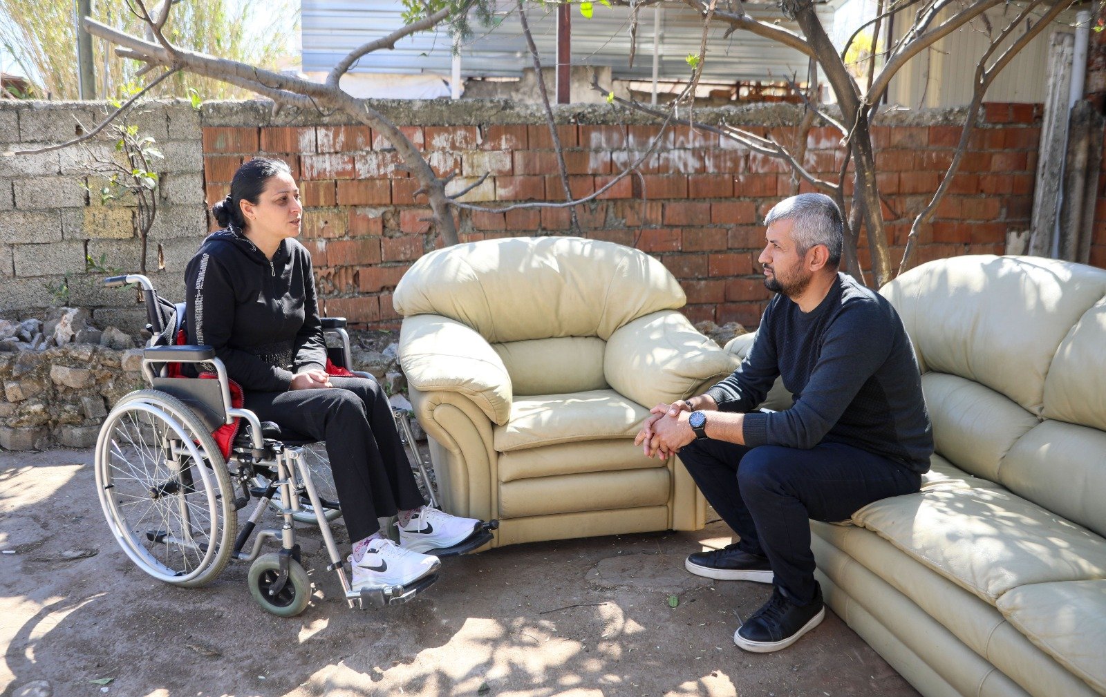 B A L K O N D A N D U S U P T E K E R L E K L I S A N D A L Y E Y E M A 1248315 371372