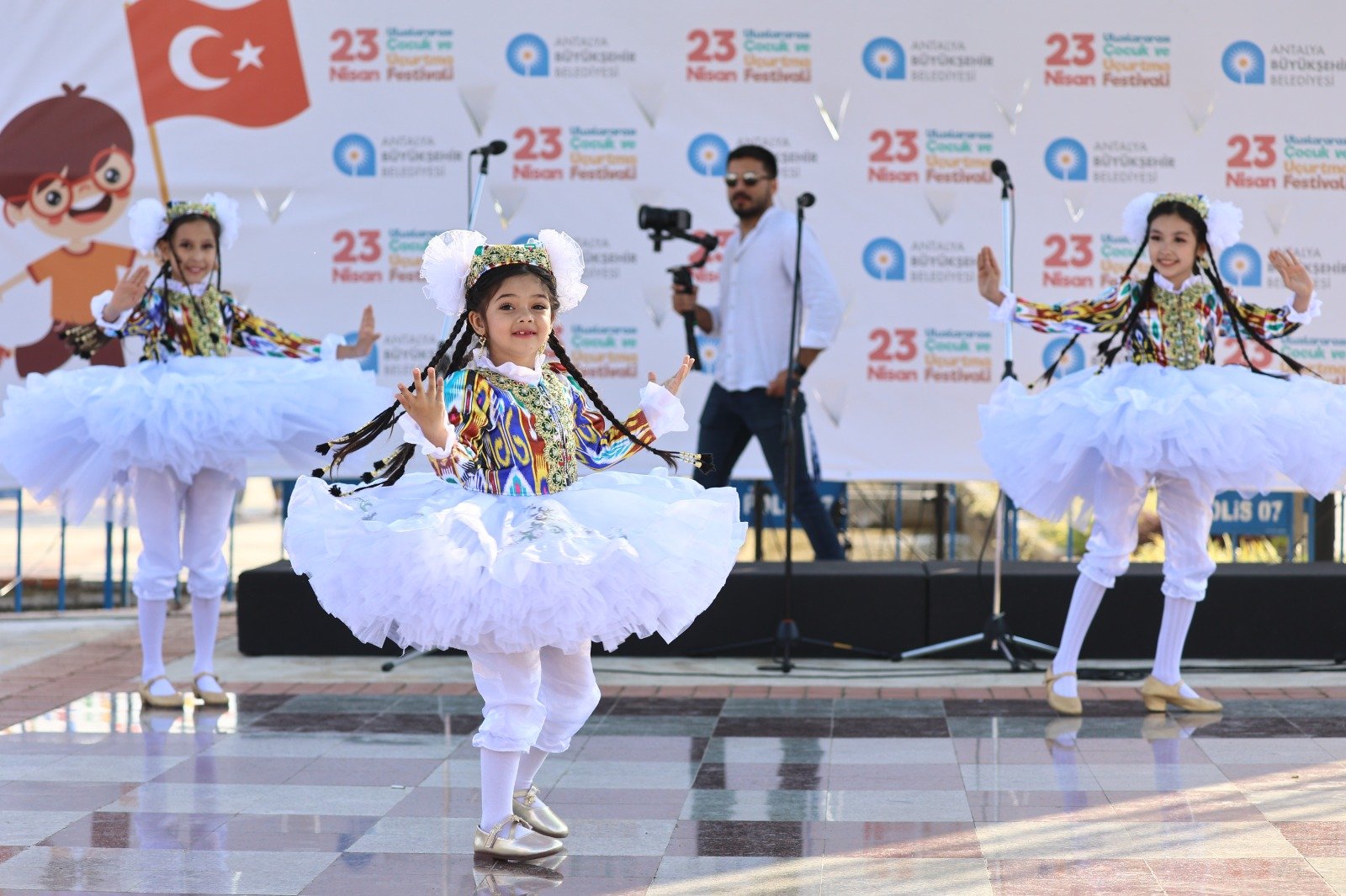 B U Y U K S E H I R D E N 23 N I S A N A O Z E L C O S K U D O L 1259923 374922