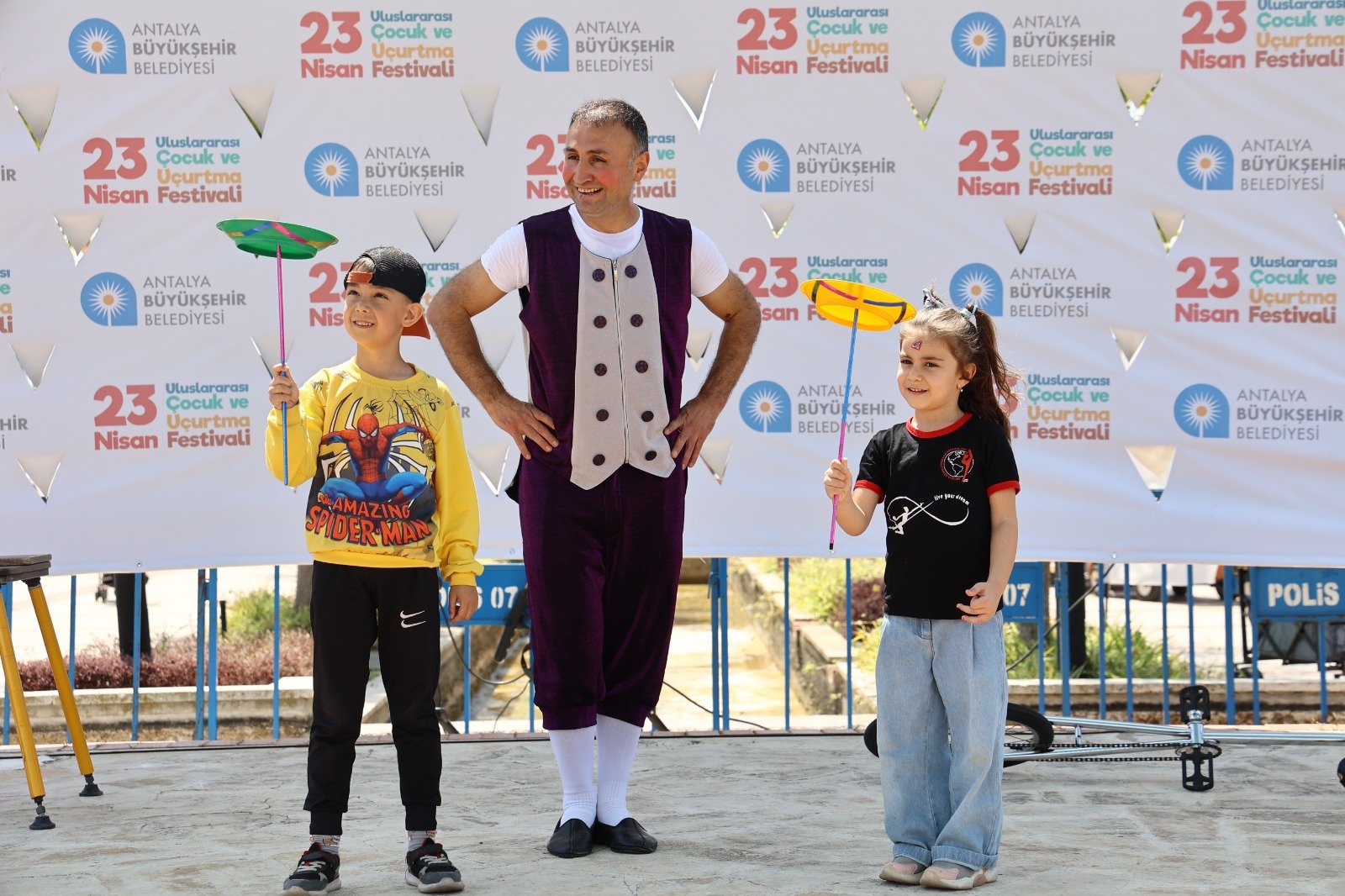 B U Y U K S E H I R D E N 23 N I S A N A O Z E L C O S K U D O L 1259925 374922