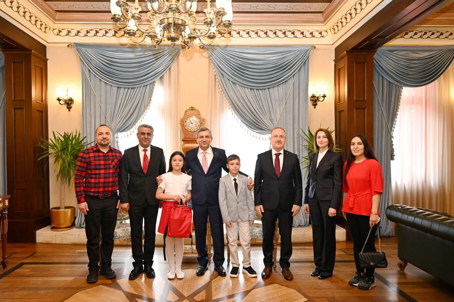 C O C U K V A L I N A Z E N I N G O R E V I D E V R A L D I 1274243 379268