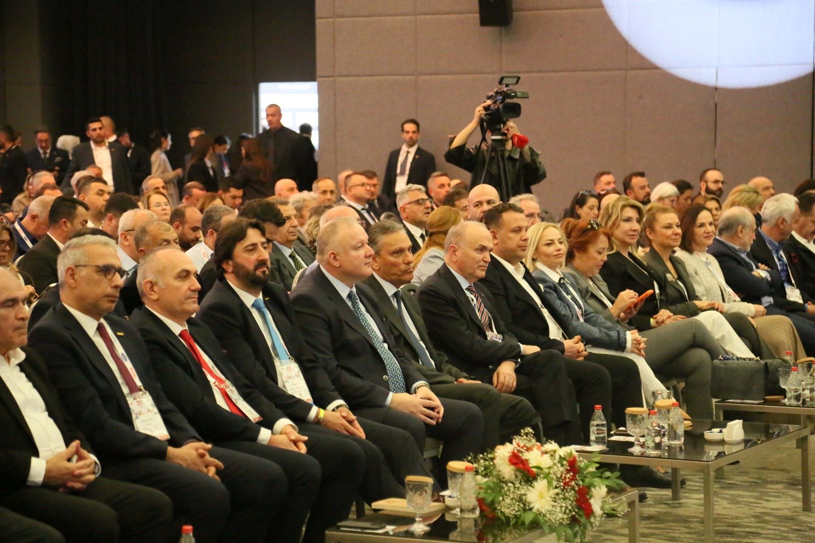 E R K A N M U M C U T U R K I Y E E T K I N T A R A F S I Z L I K 1249060 371624