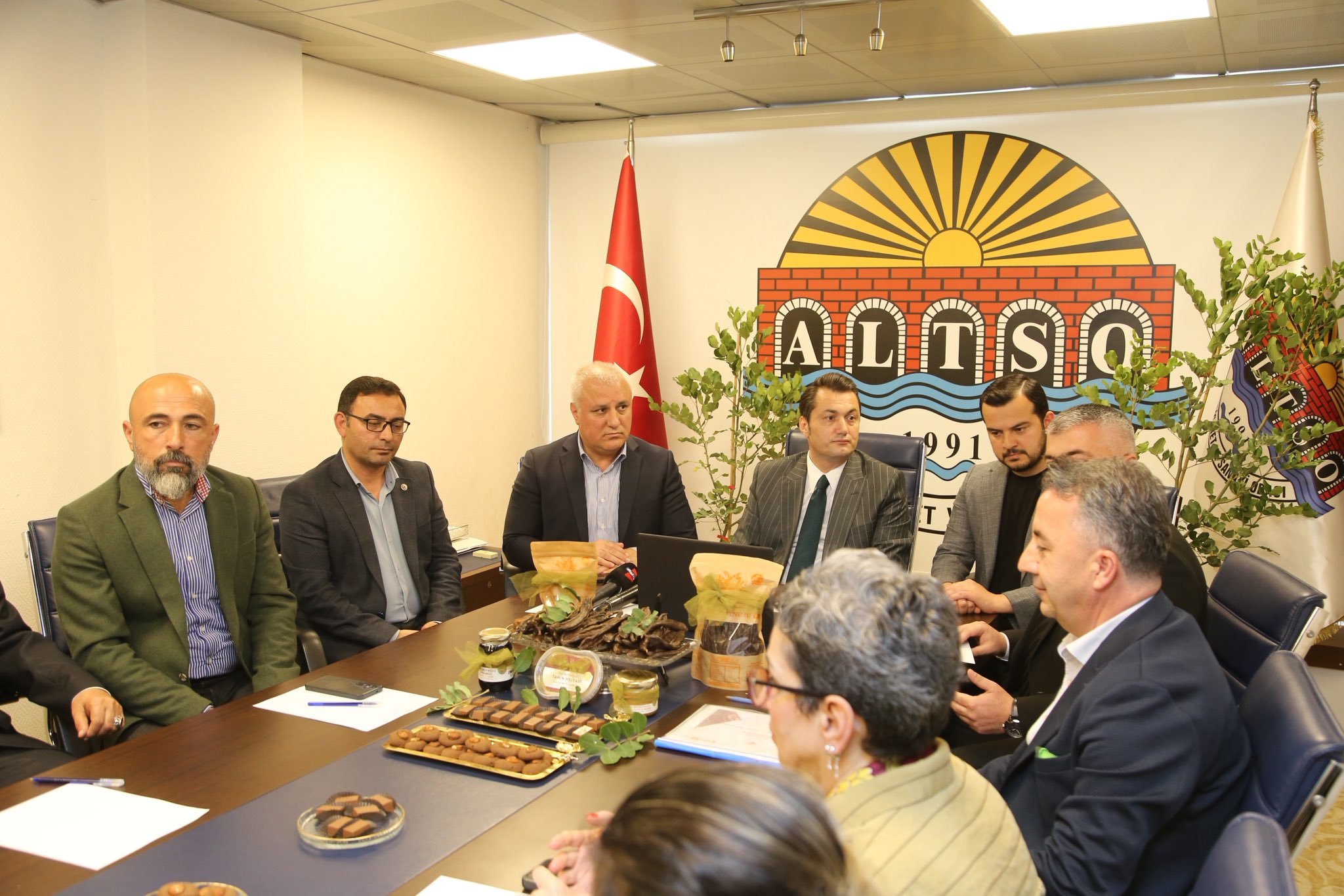 H E5Z0 K M Wk A Az D G M