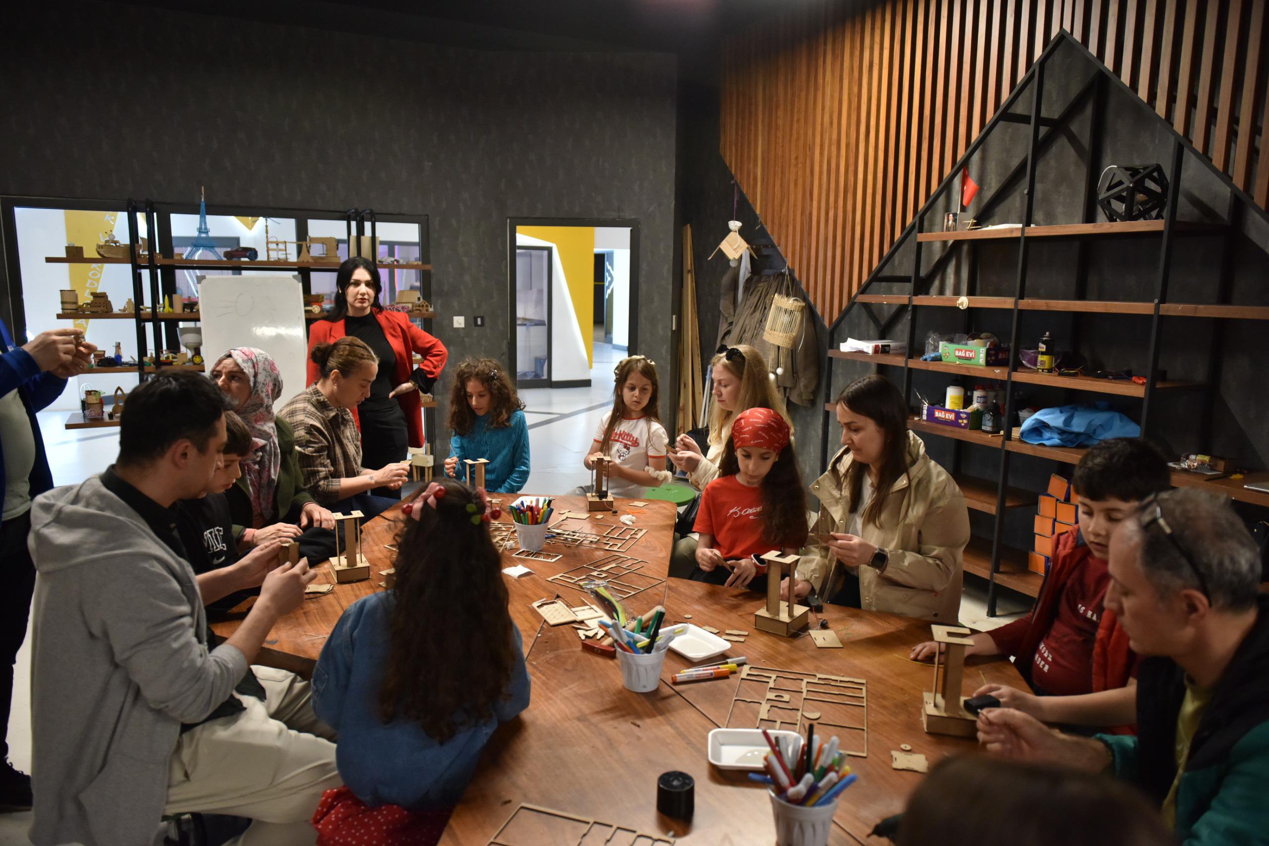 K E P E Z D E 23 N I S A N H E Y E C A N I S U R U Y O R 1279004 380603