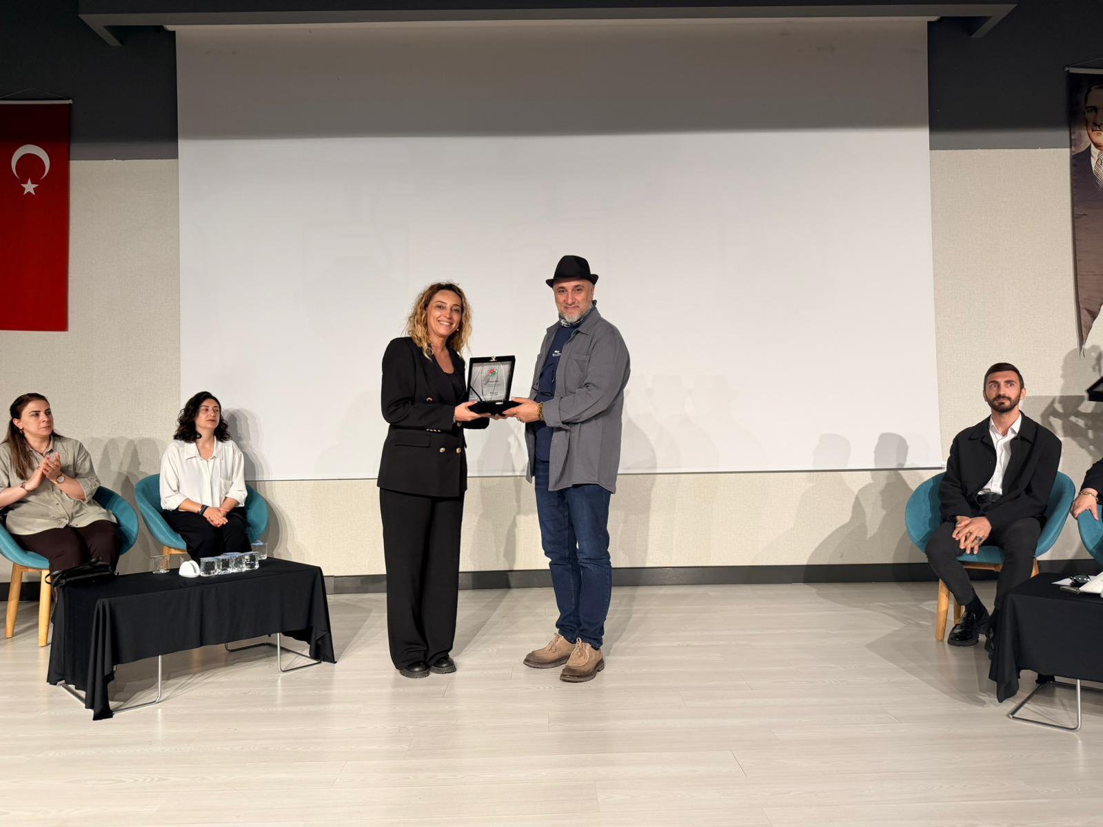 K E P E Z D E G E L E N E K S E L T U R K S A N A T L A R I N I N D 1285928 382622