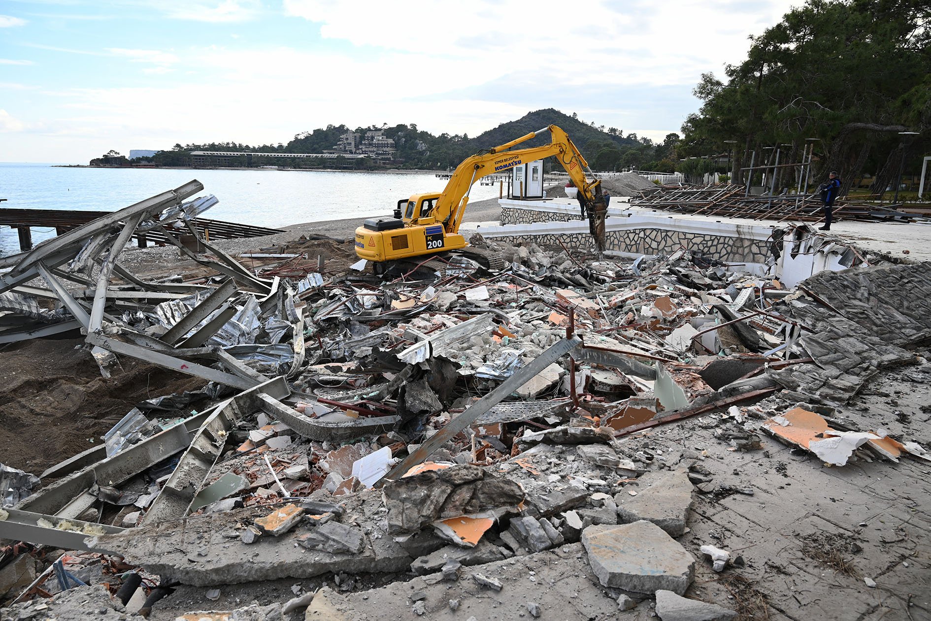 Kemer'de kaçak yapılar yıkılacak!