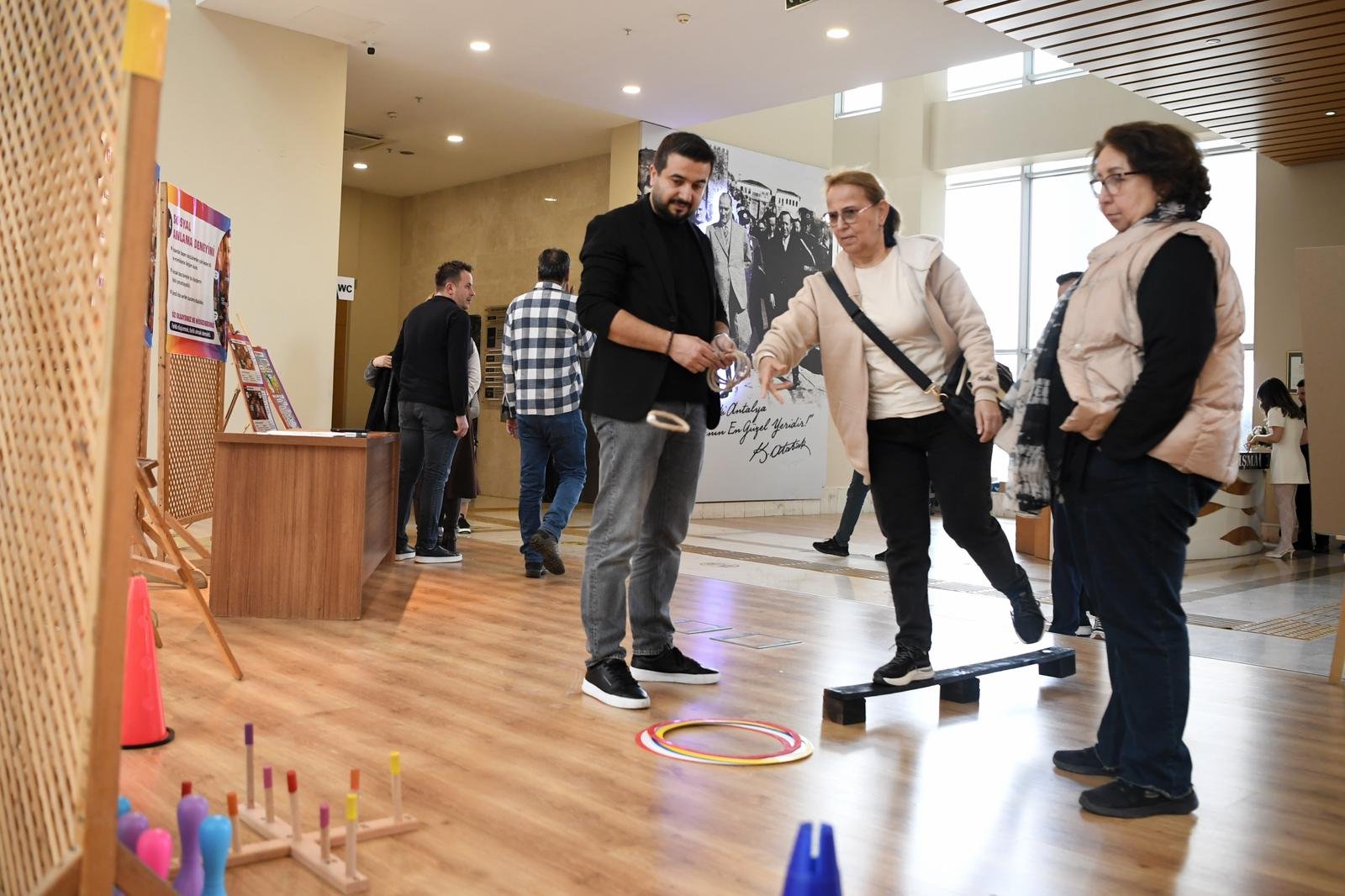 “Onlarin Dünyasina Bi̇r Adim” Konyaalti’nda Başladi (4)