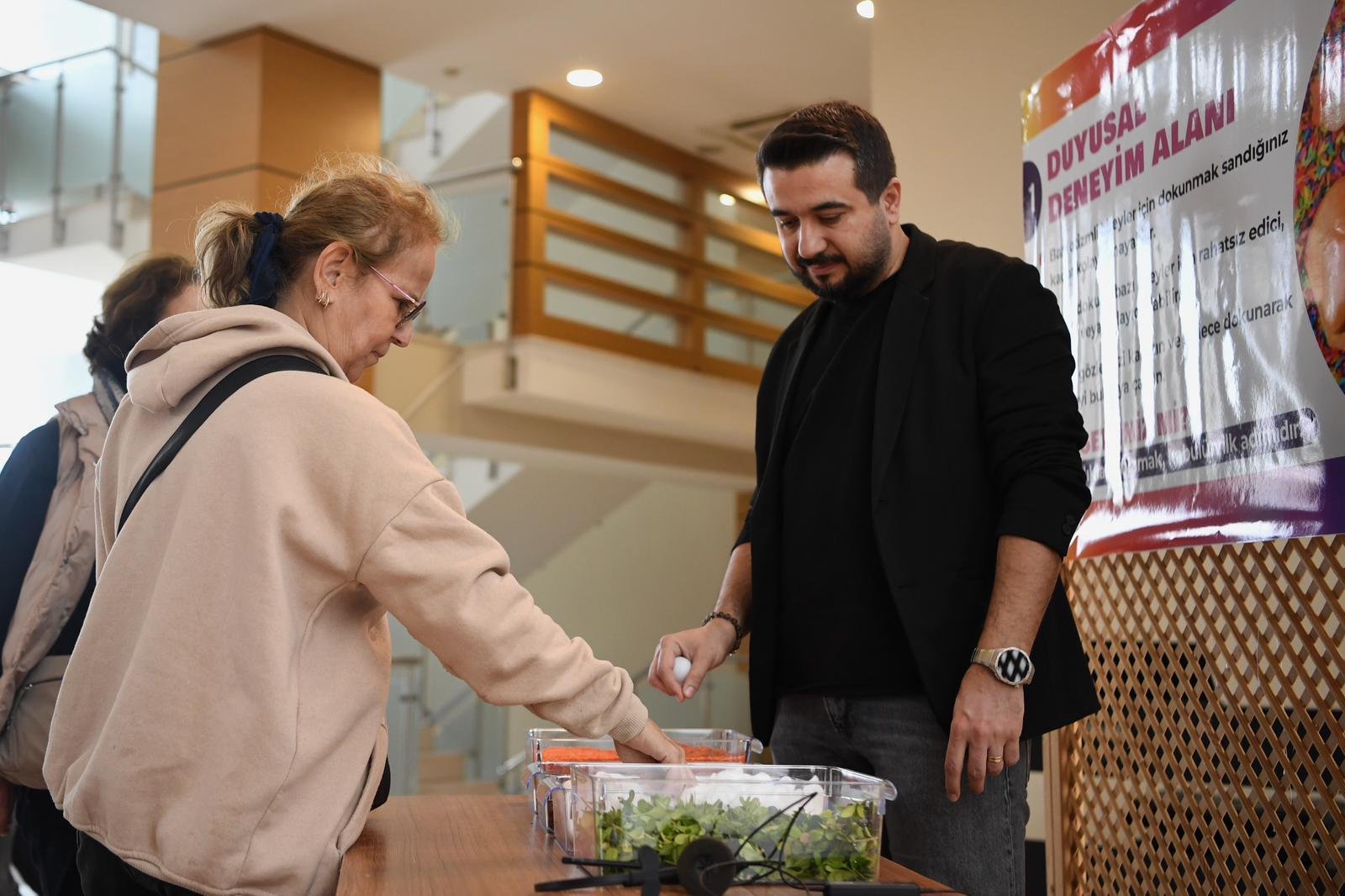 “Onlarin Dünyasina Bi̇r Adim” Konyaalti’nda Başladi (5)