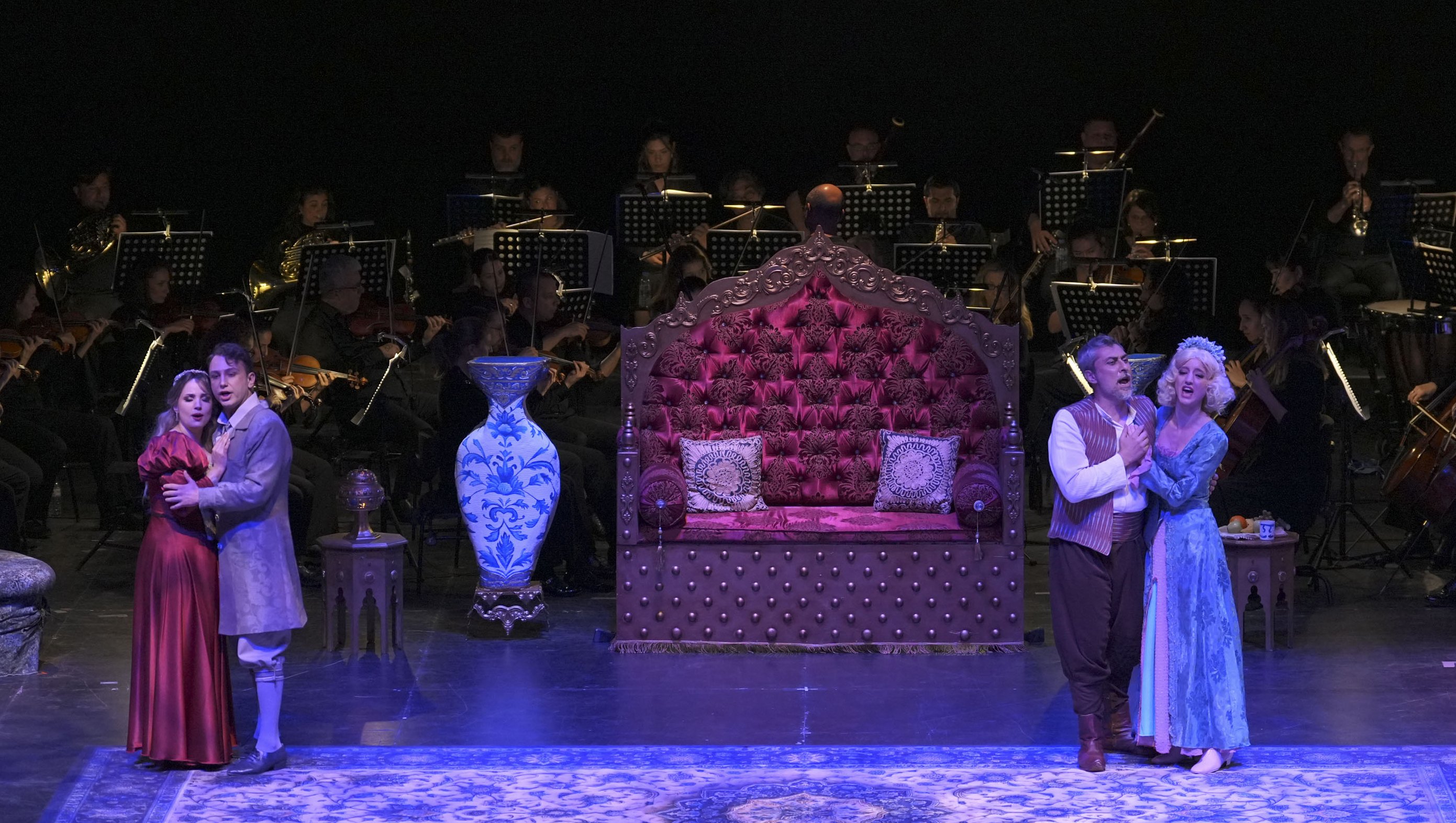 S A R A Y D A N K I Z K A C I R M A O P E R A S A H N E S I N D E 1250390 372030