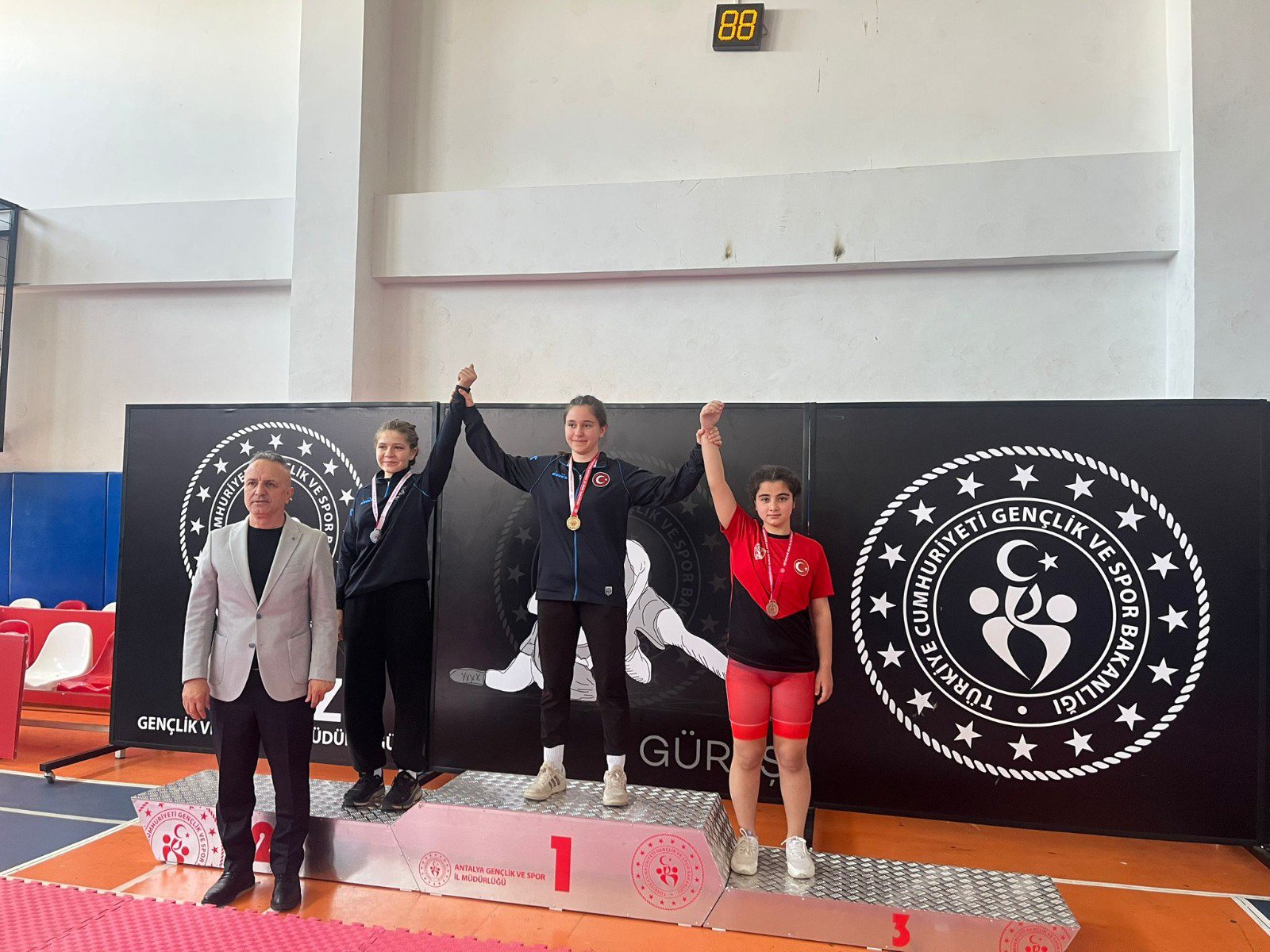 S E R I K L I G U R E S C I L E R D E N 2 M A D A L Y A 1241278 369262