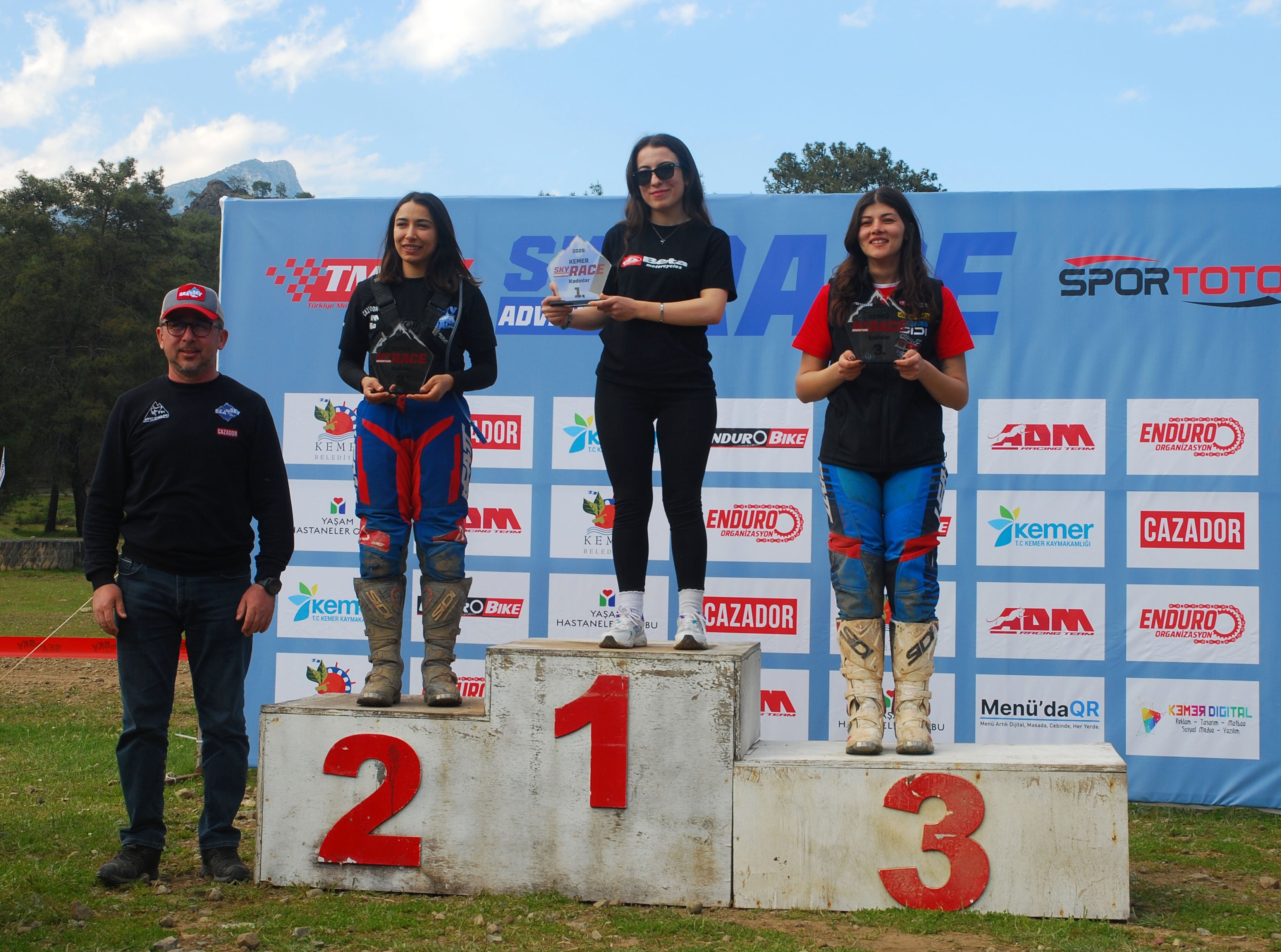 S K Y A D V E N T U R E R A C E M O T O S I K L E T Y A R I S L A R I 1258063 374336