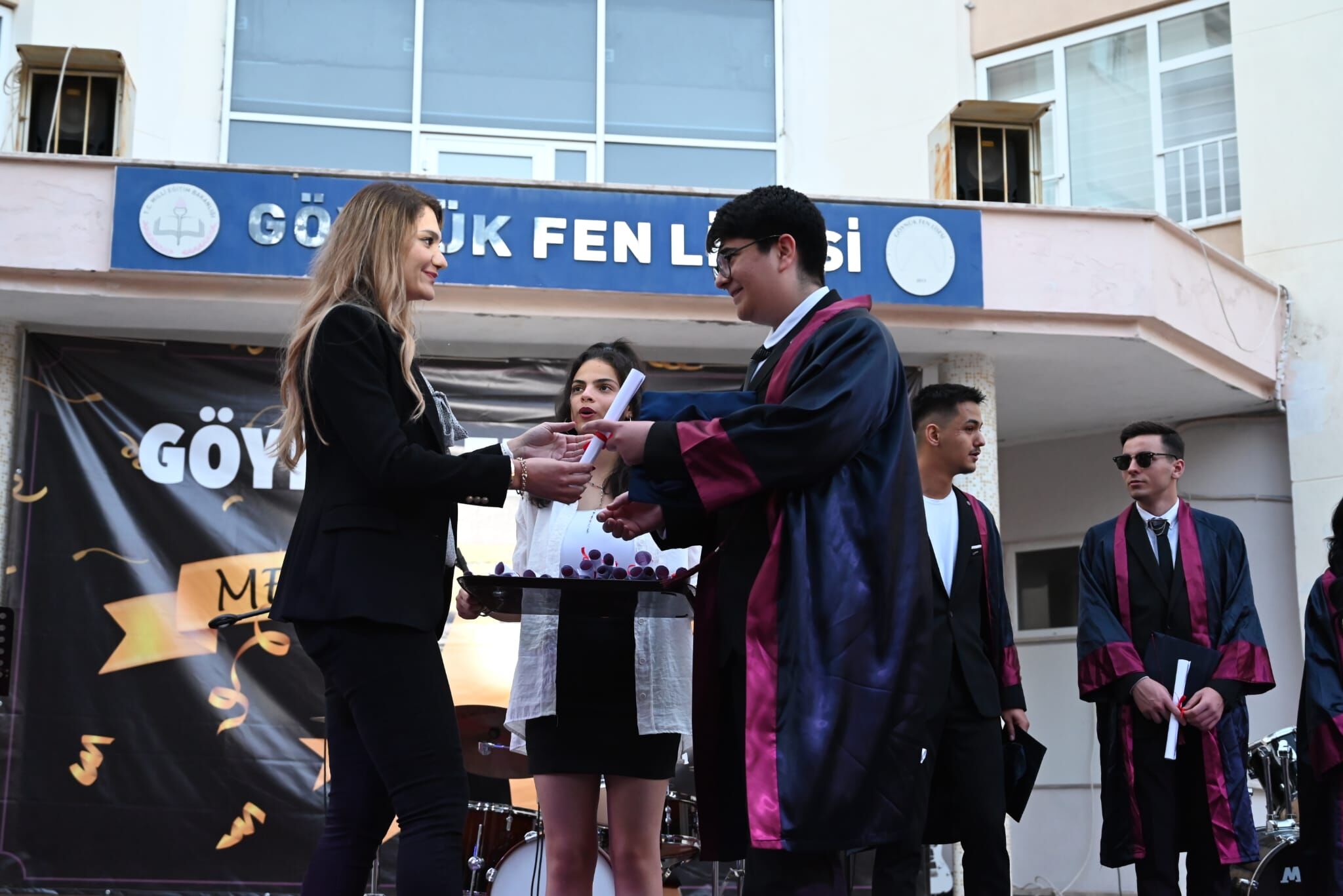 Kemer'de mezuniyet sevinci