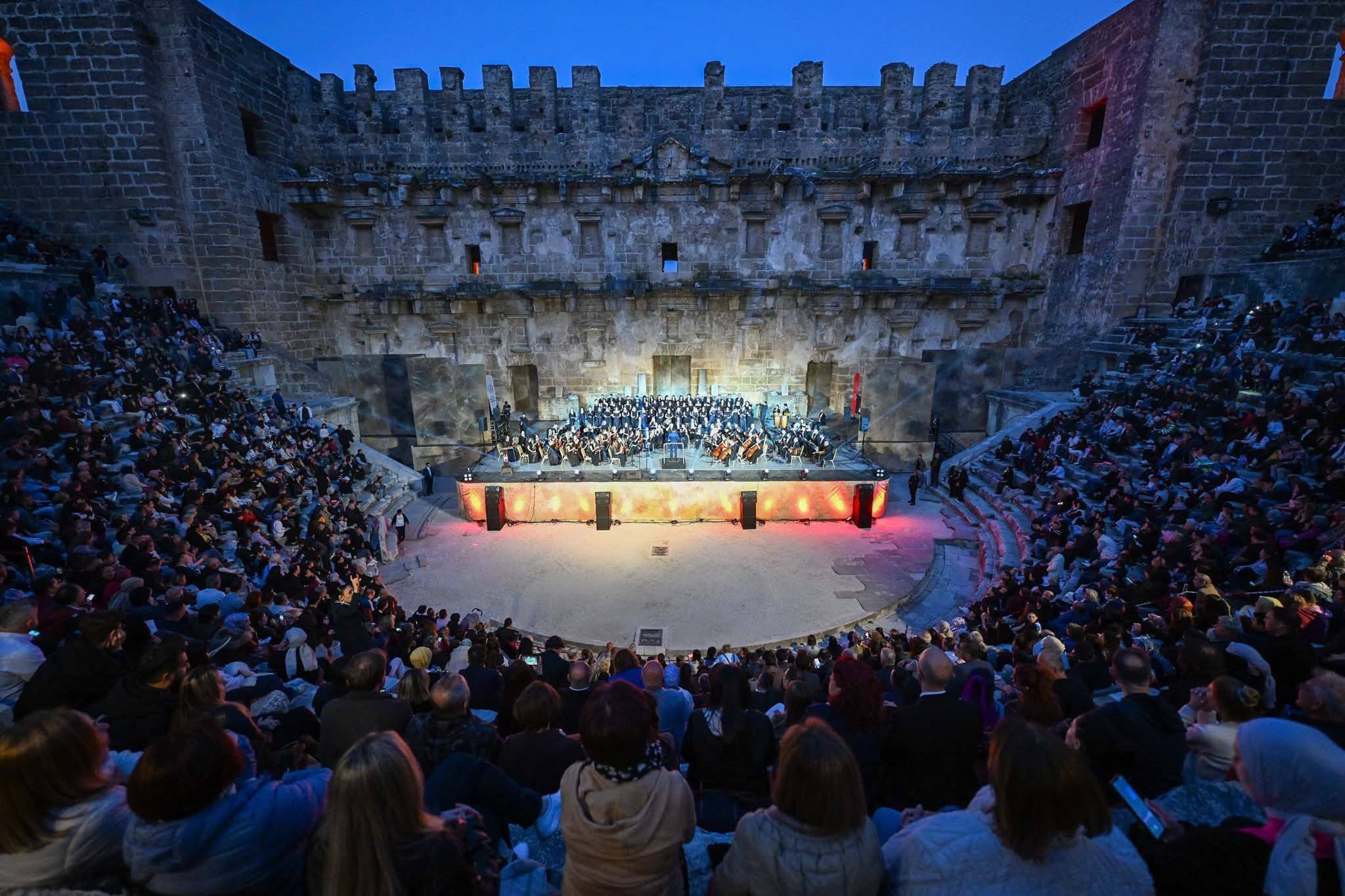 Aspendos'ta konser coşkusu