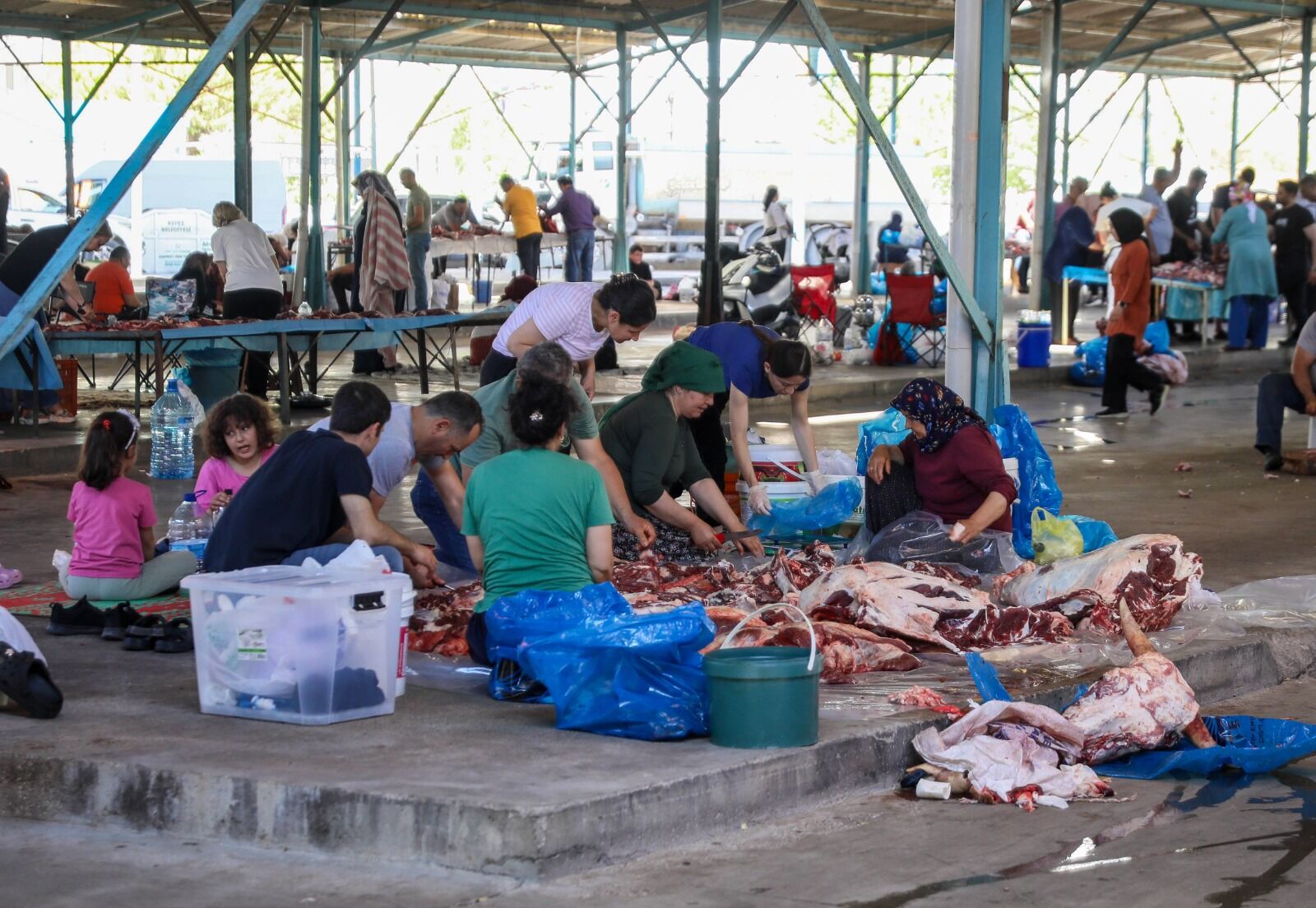 Antalya’da Kurban Kesim Alanlarinda Yogu 1333712 396243 (1)