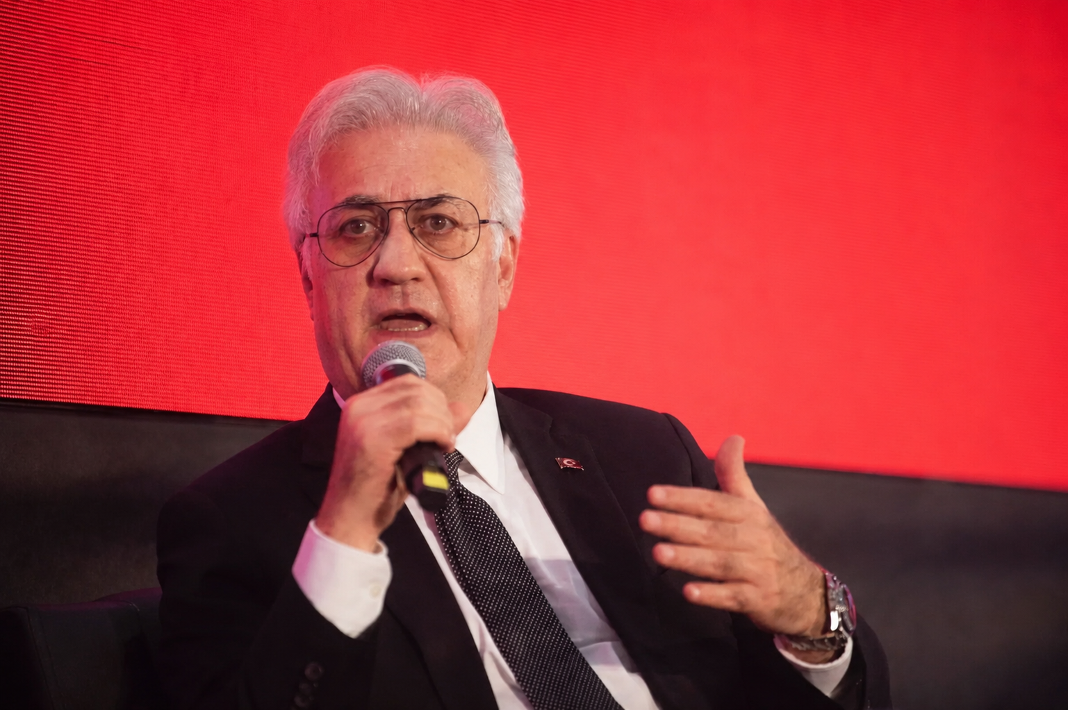 Tamer Karadağlı Antalya'da yuhalandı