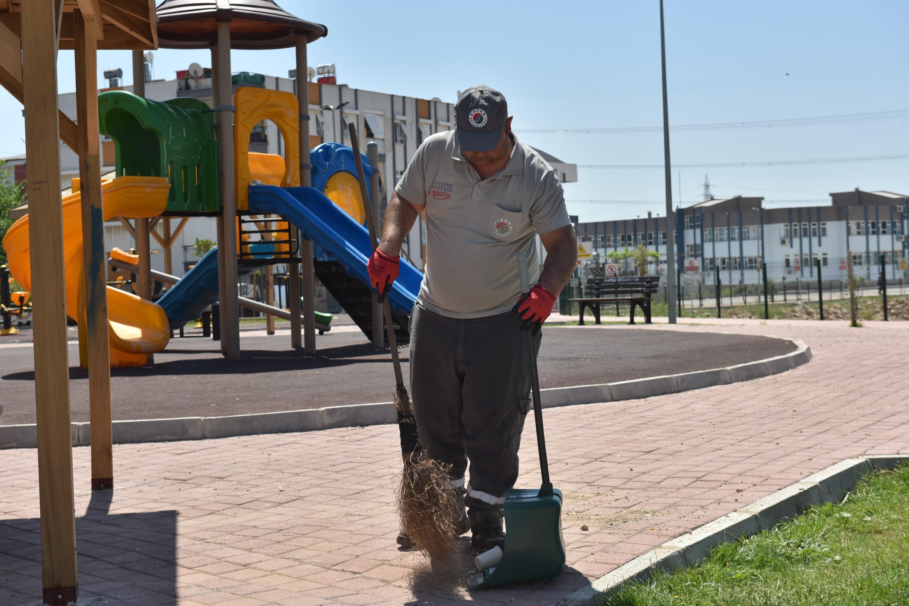 Kepezde Park Ve Oyun Alanlarinda Hijyen Seferberligi 6