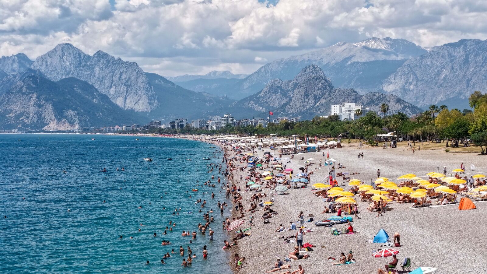 Antalya'da Kurban Bayramı'nda sahiller doldu taştı