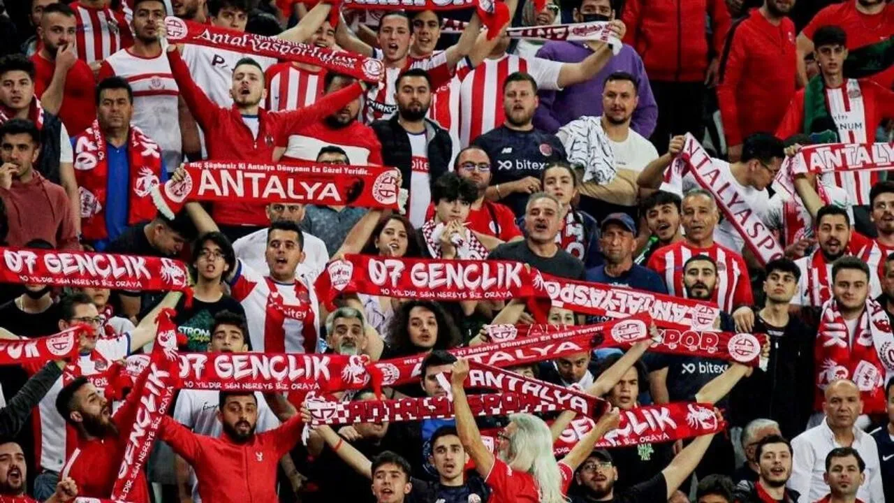 Antalyaspor yönetimi  yürüyüşe katılacak