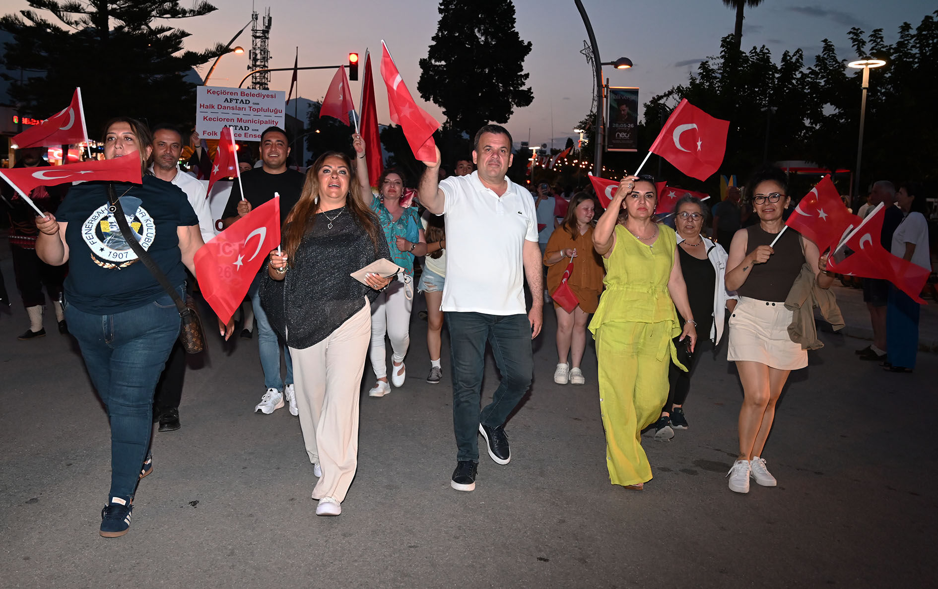 Kemer'de festivalde renkli başlangıç