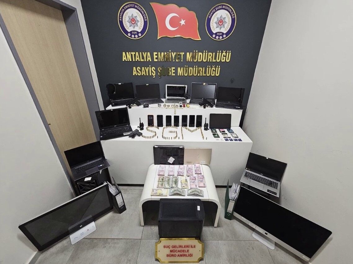 Antalya'da dolandırıcı şebekesi çökertildi
