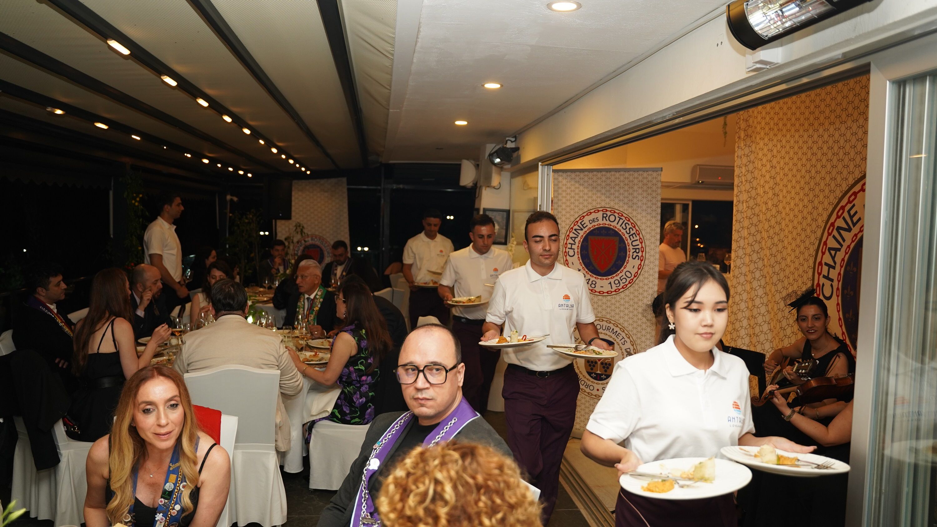 Antalya Lokantası Servis Ekibi 1