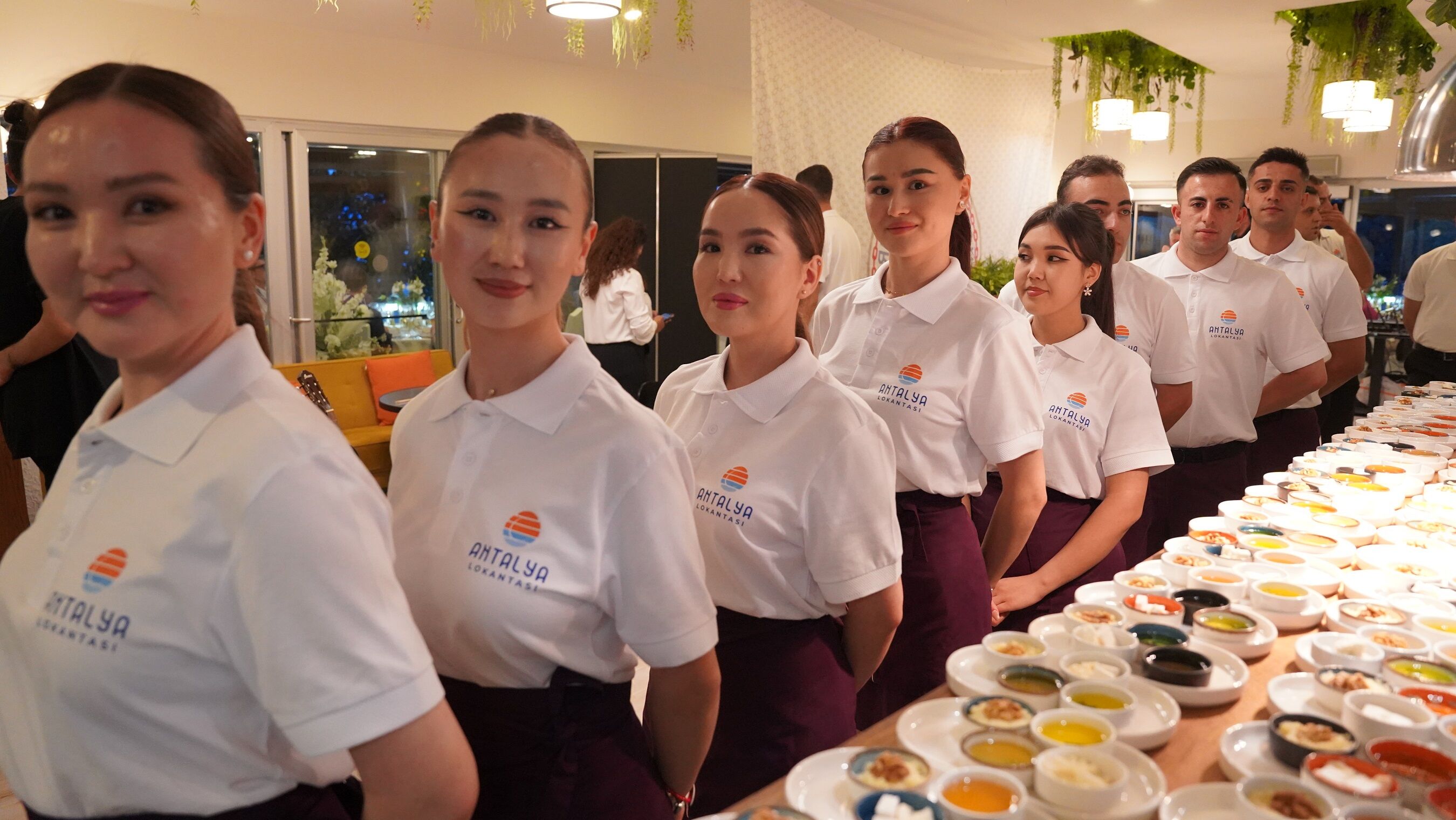 Antalya Lokantası Servis Ekibi 2