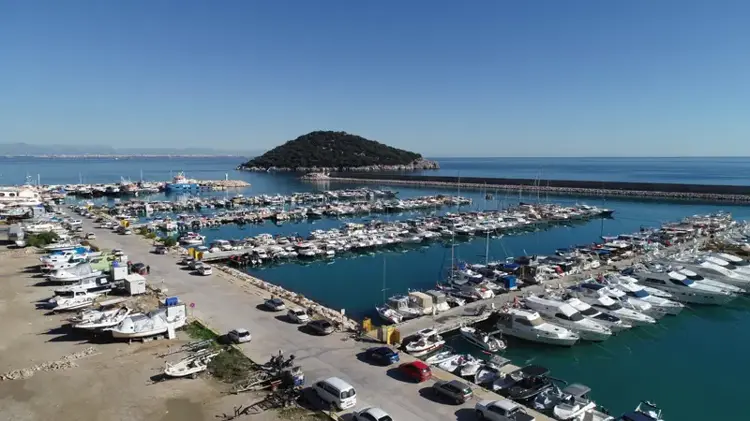 Antalya Balikçi Barinaği 4