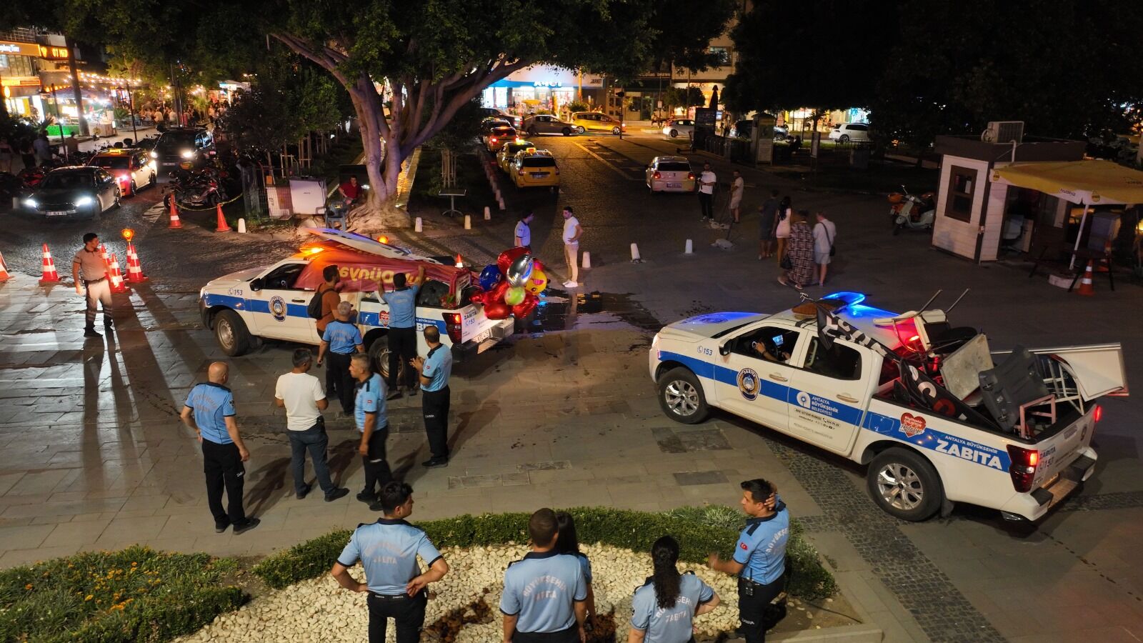 Antalya'da kaldırım işgaline karşı denetim