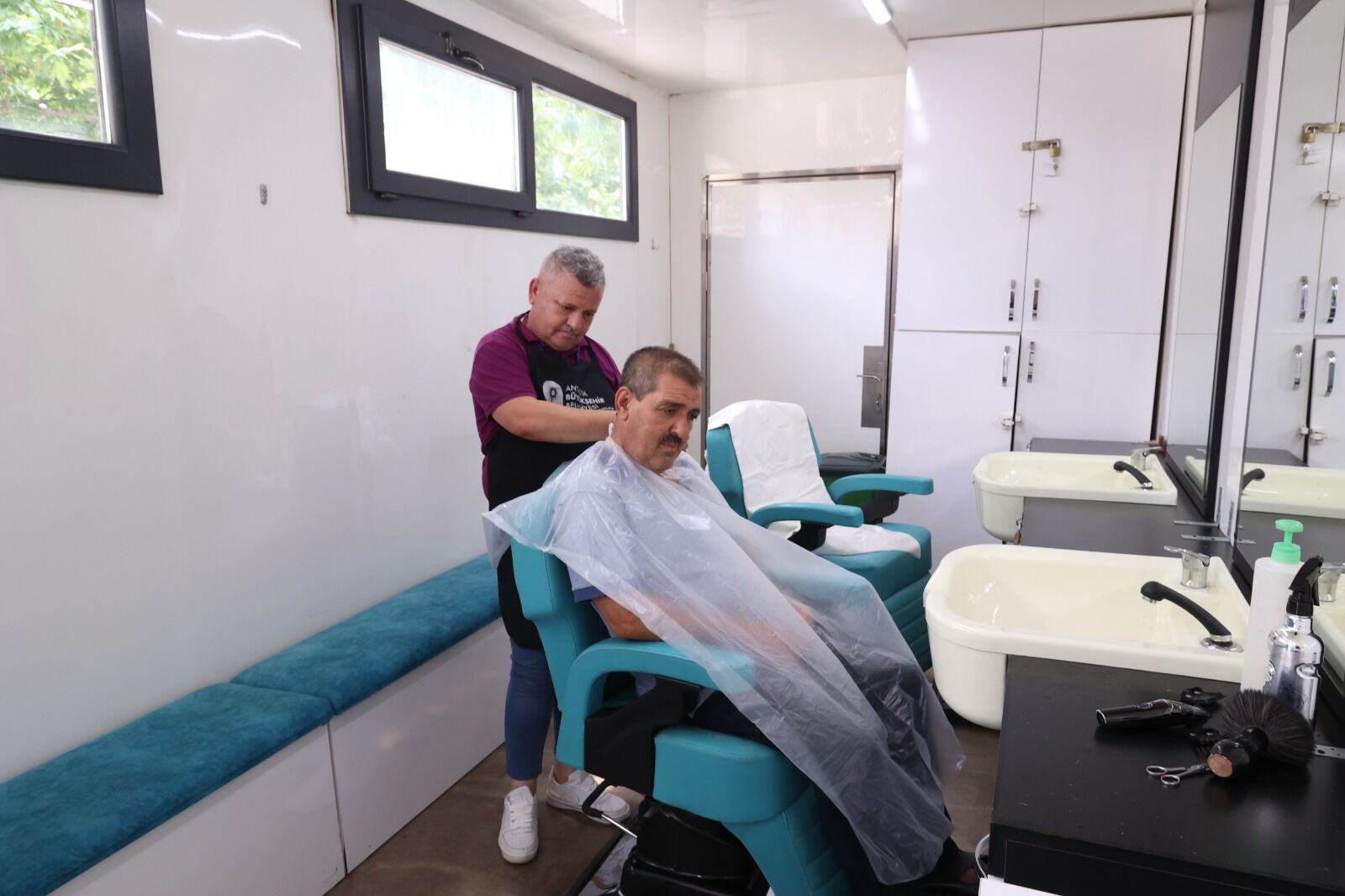 Büyükşehir’in Mobil Kuaför Tırı Yaylalarda Hizmet Veriyor (6)