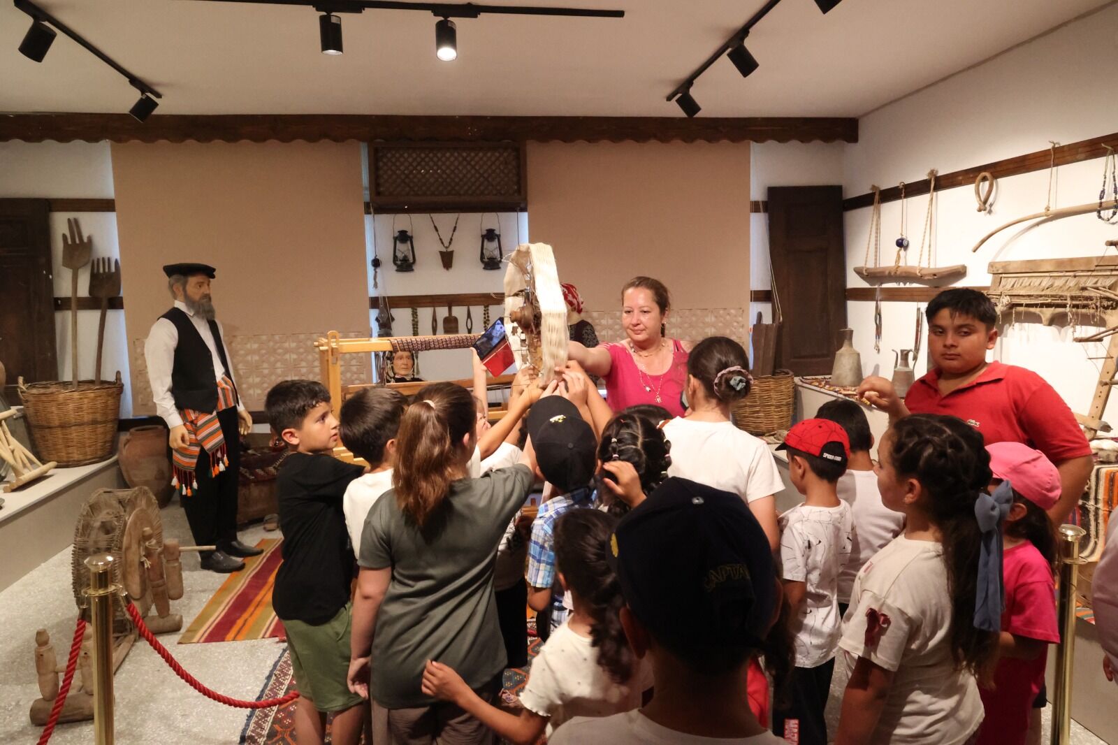 Sapadere İpek Evi̇ne Zi̇yaretçi̇ Akini (6)
