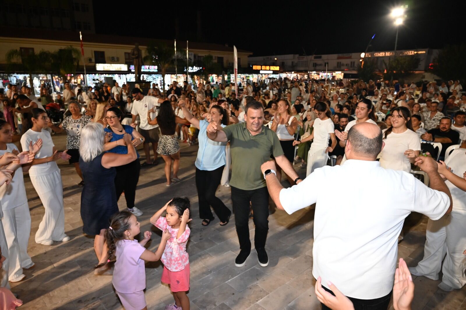 Kemer'de eğlence dolu gece