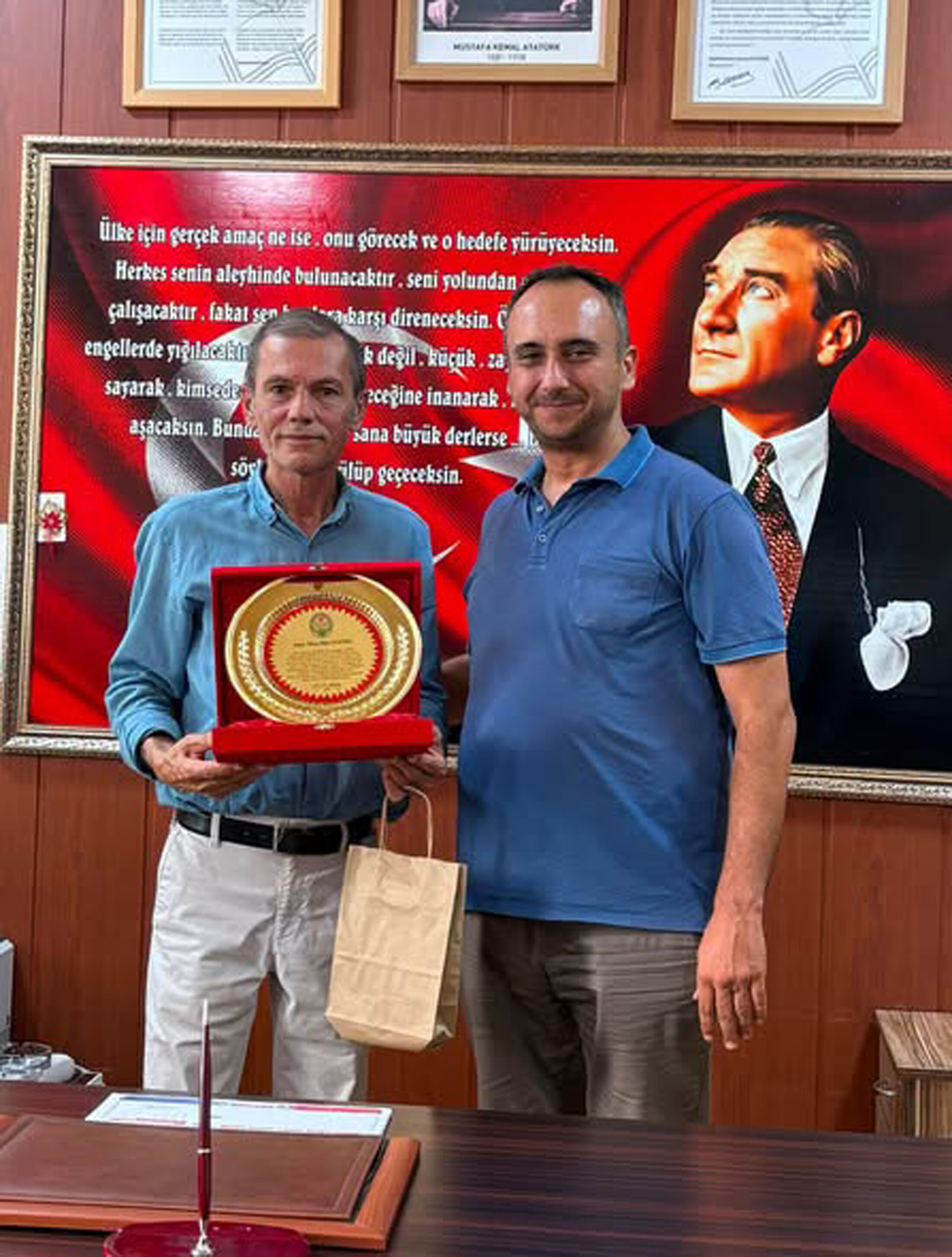 Emekliye Ayrilan Lise Mudurune Veda Prog 1472019 437989 (1)