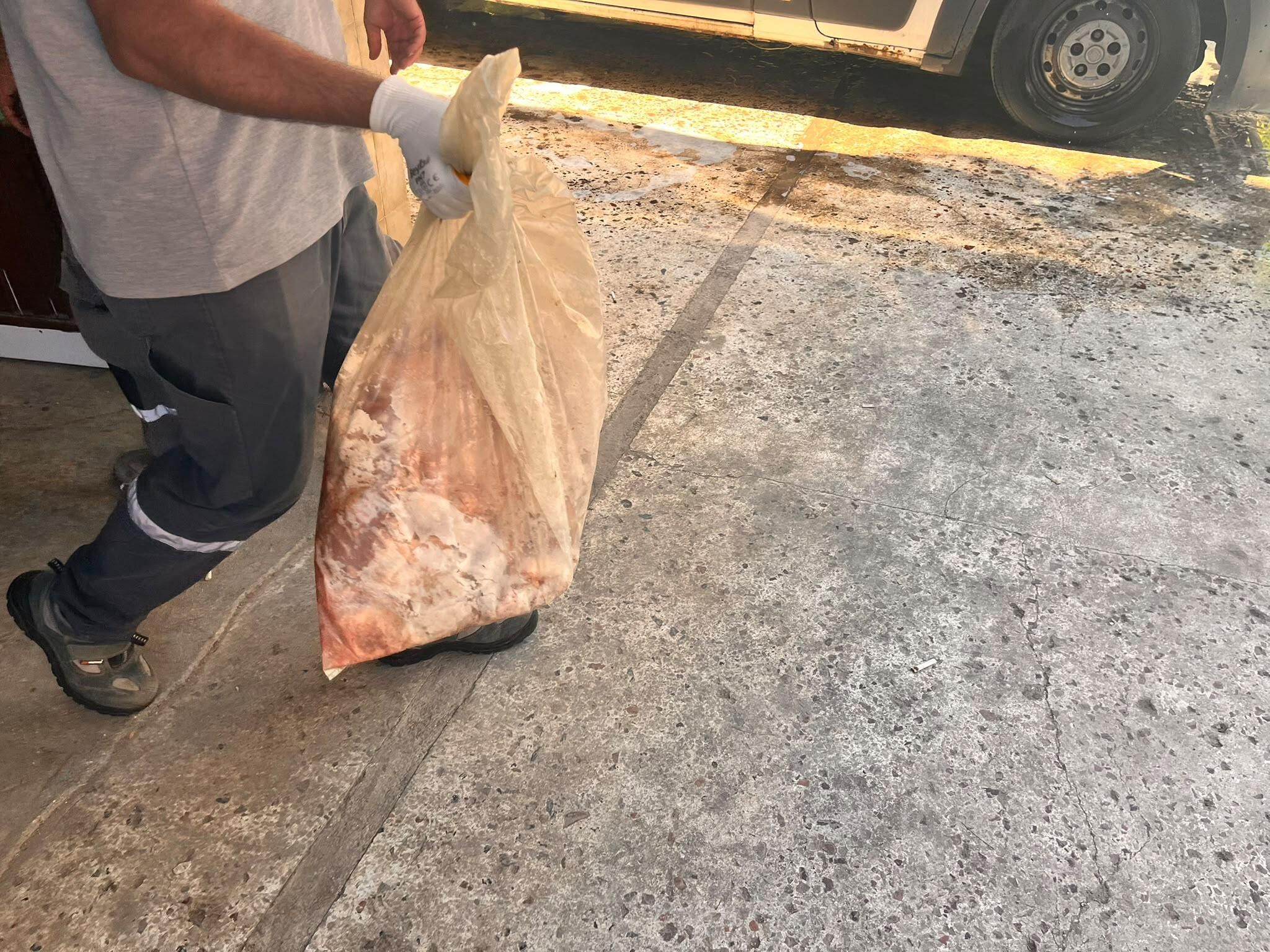Kepezde Gida Deposuna Denetim 152 Kilo Et Ve 20 Bidon Tursuya El Konuldu 2
