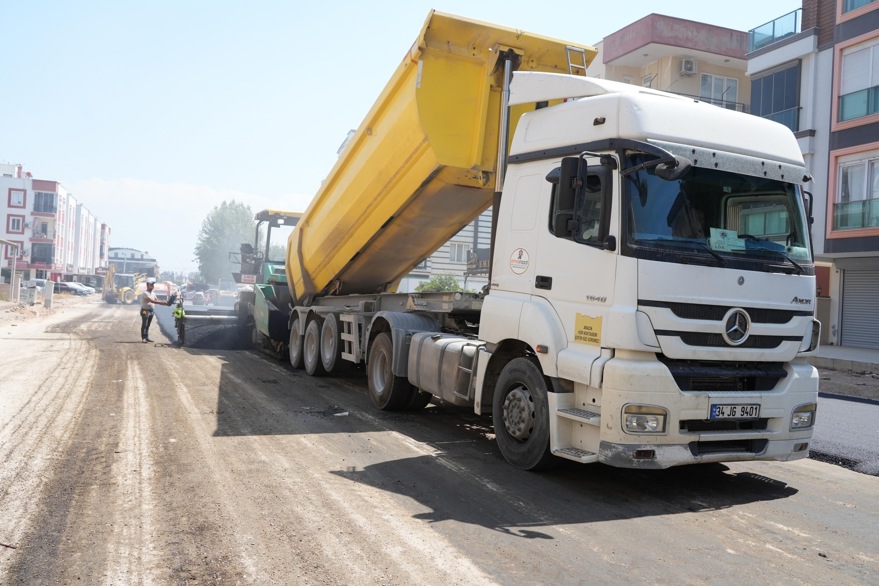 Kuzeyyakada 7 Sokakta Sicak Asfalt Calismasi 4