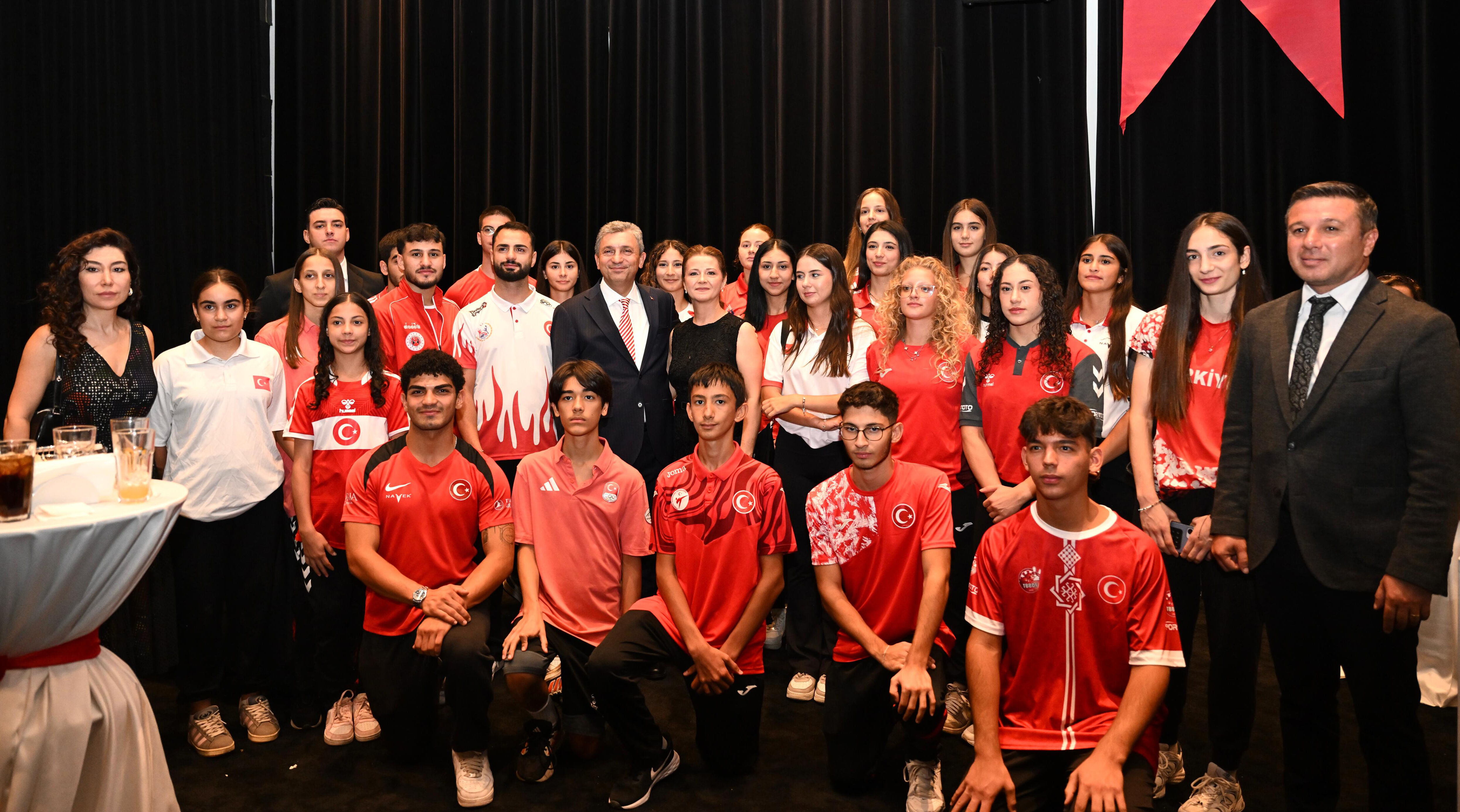 V A L I S A H I N B U Z A F E R L E R I B I Z E H E D I Y E E D E 1482332 441021