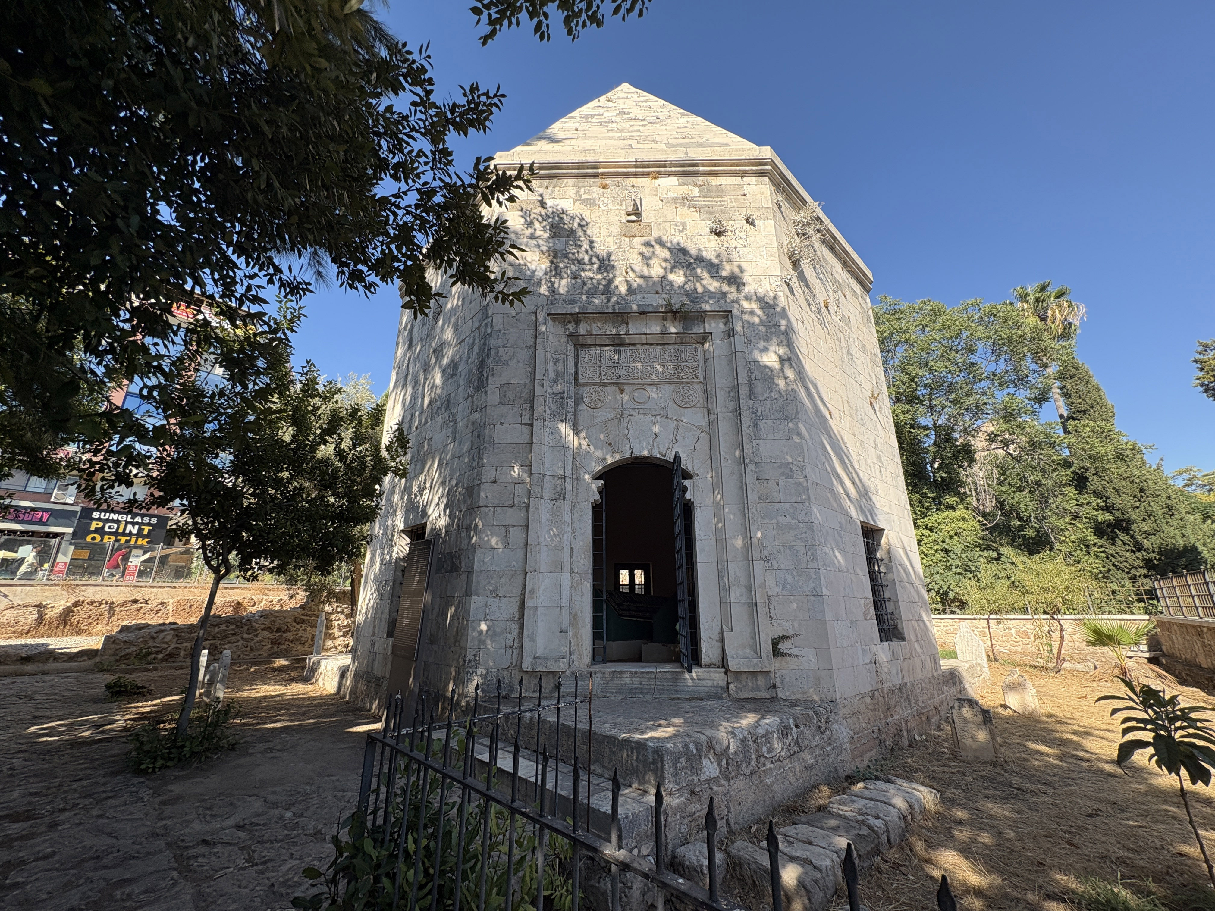 Antalya'nın 649 yıllık türbesi